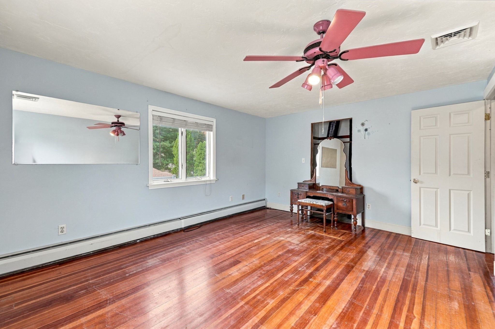 70 Hovey St Property Photo 9