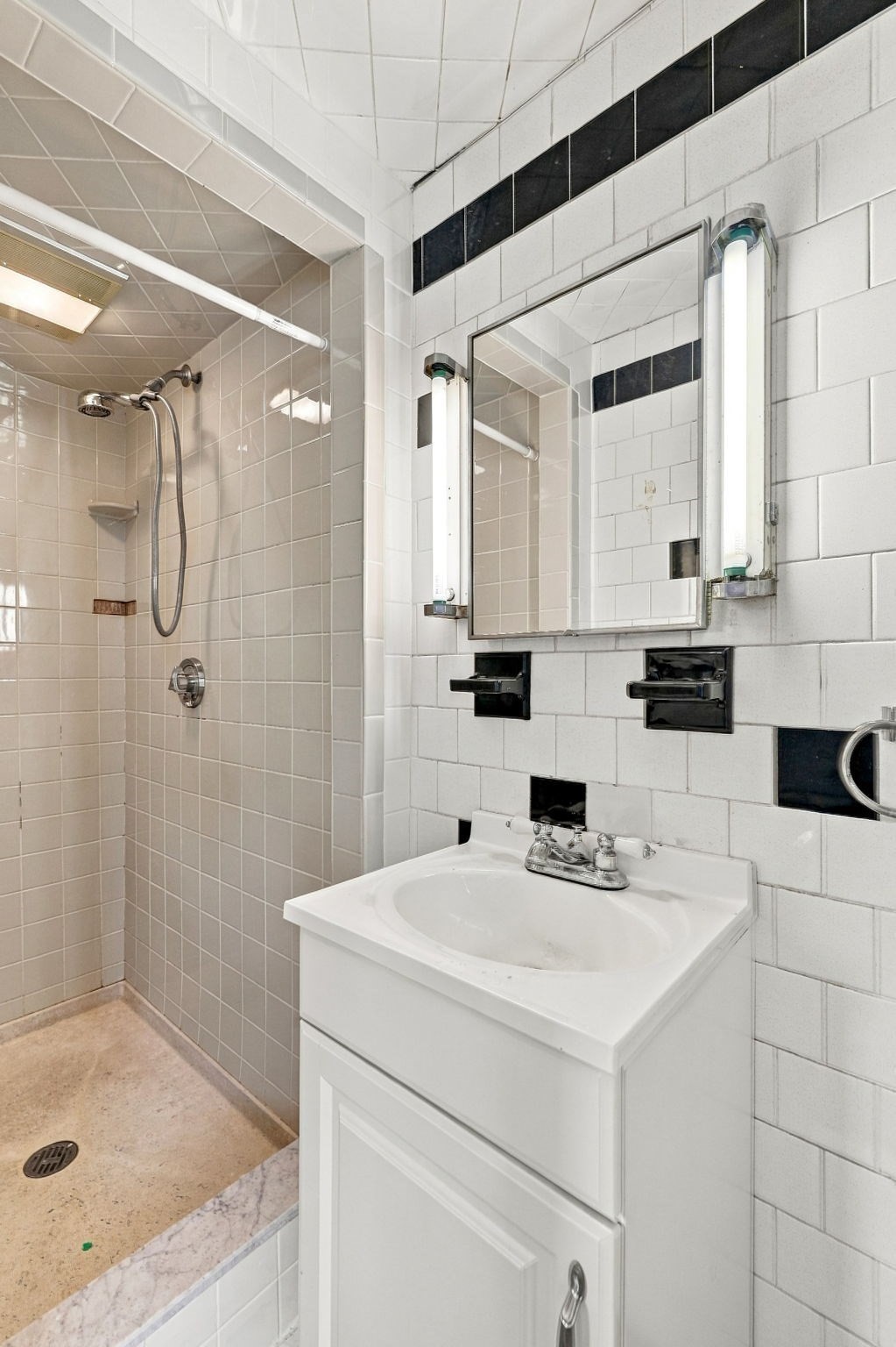 70 Hovey St Property Photo 15