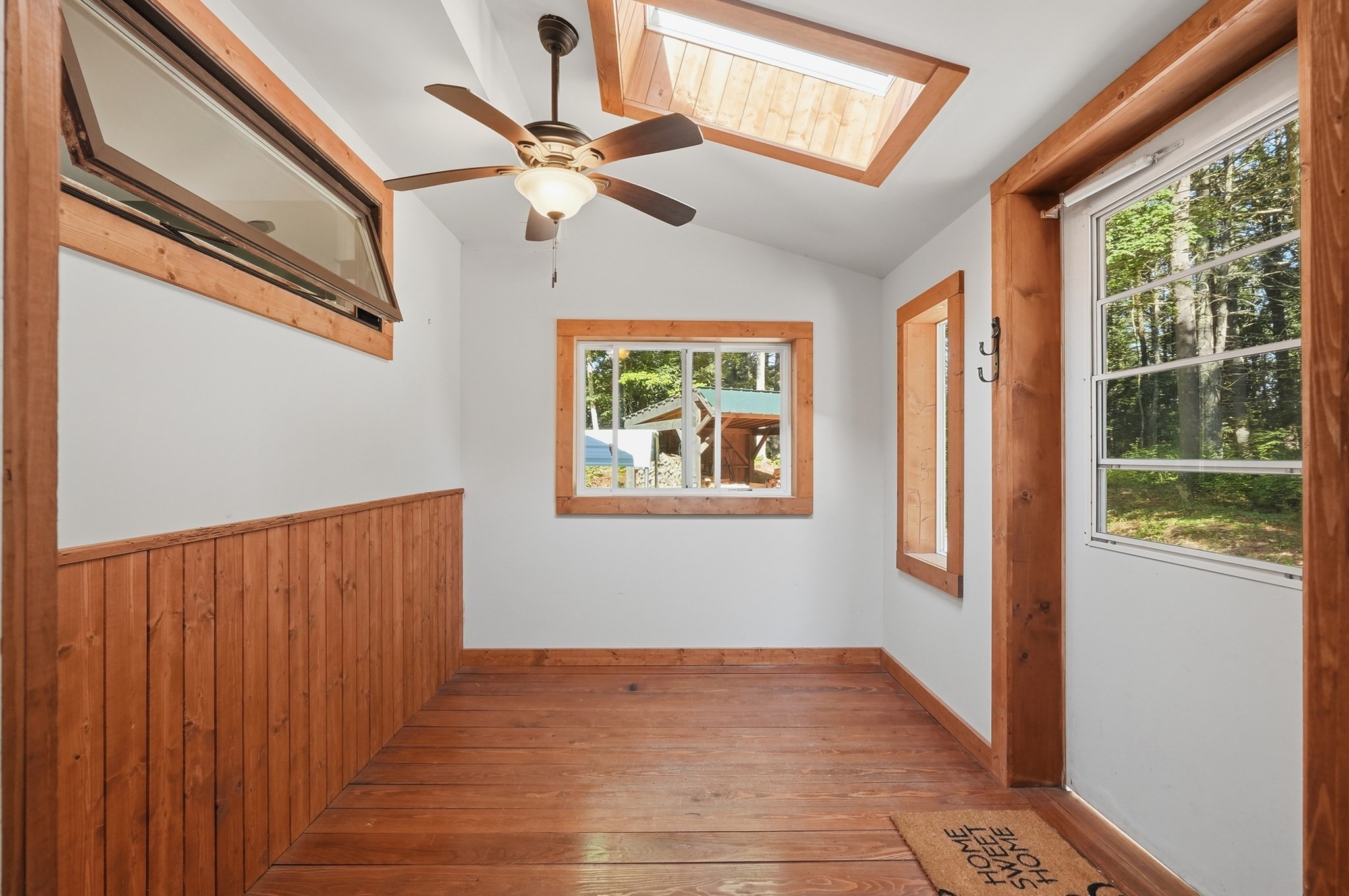 488 White Rd Property Photo 2