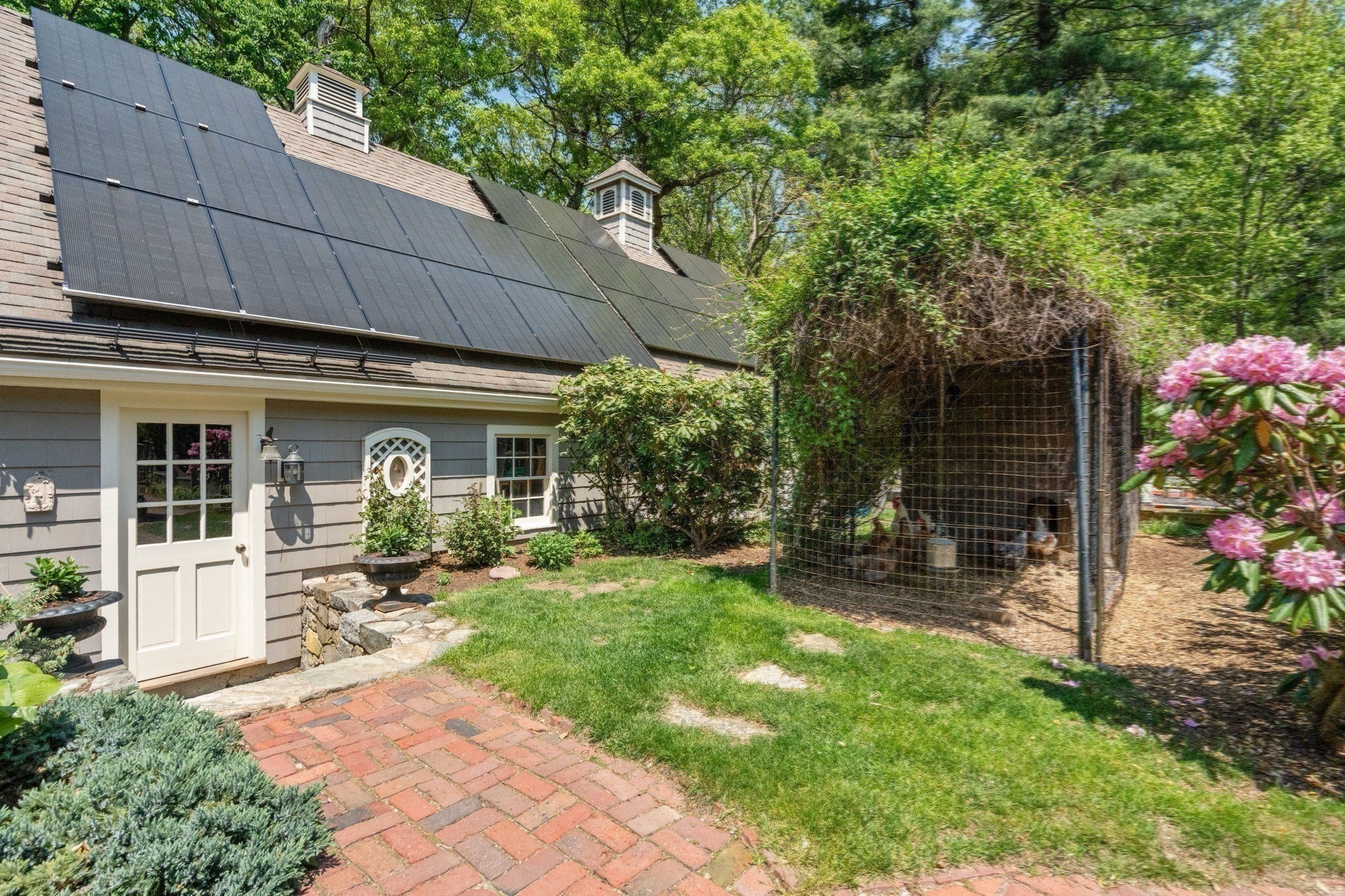 168 Centre St Property Photo 4