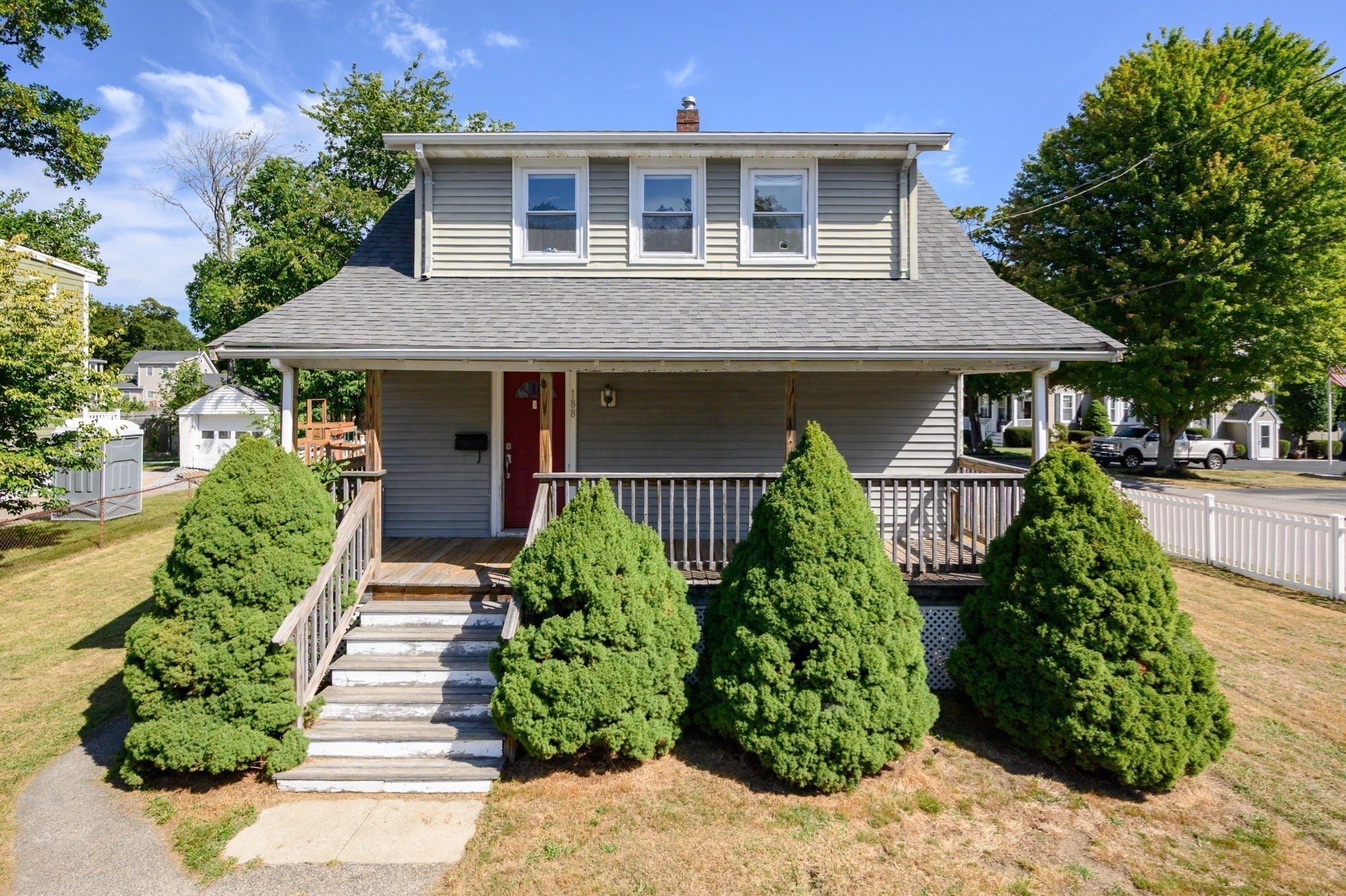 188 Central St Property Photo 3