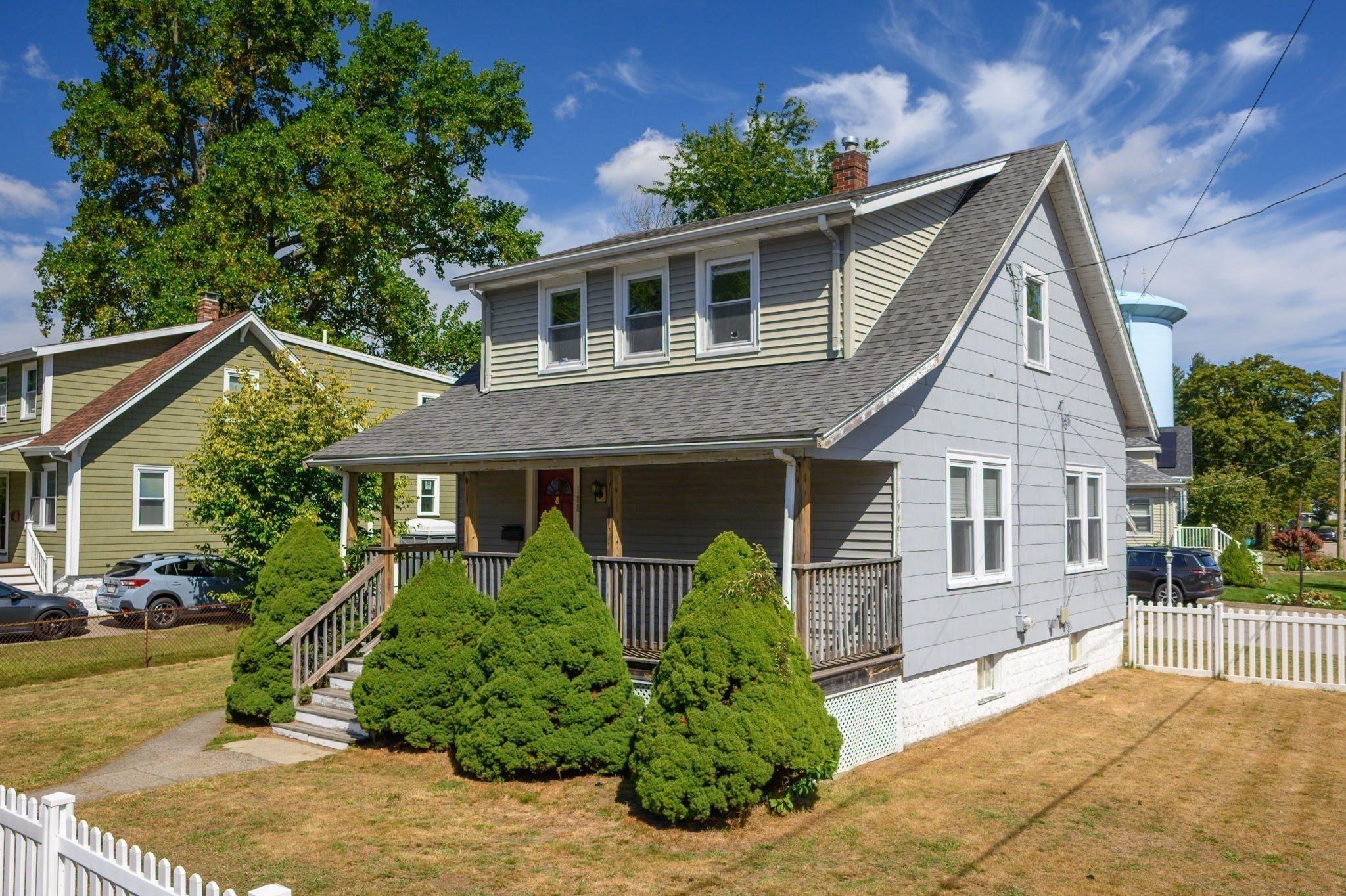 188 Central St Property Photo 4