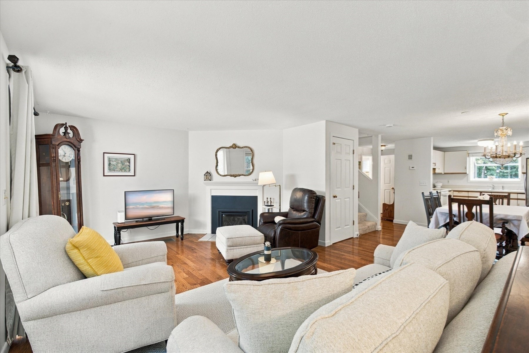 53 Southpoint Dr # H Property Photo 8
