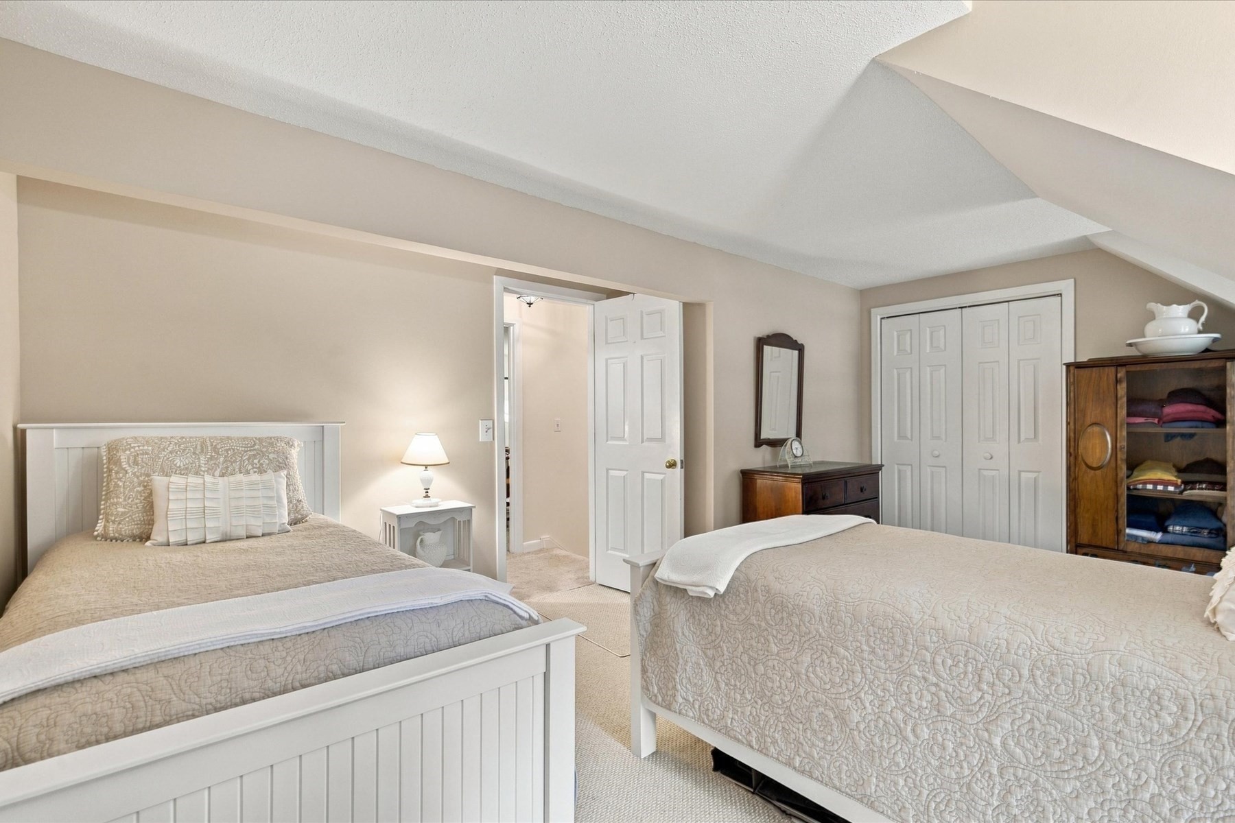 53 Southpoint Dr # H Property Photo 20