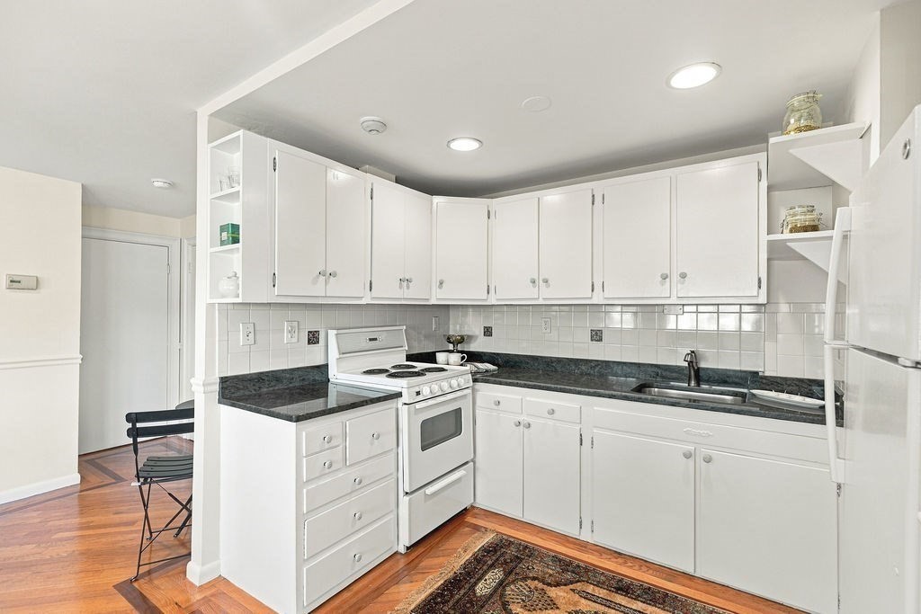 54 Lexington Ave # 32 Property Photo 8