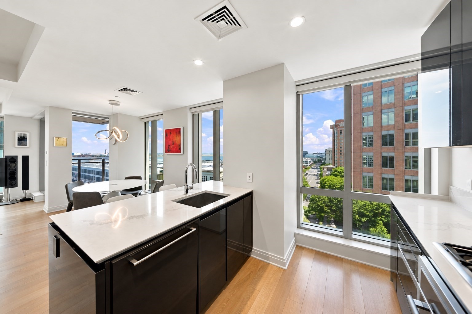 133 Seaport Blvd # 1122 Property Photo 14