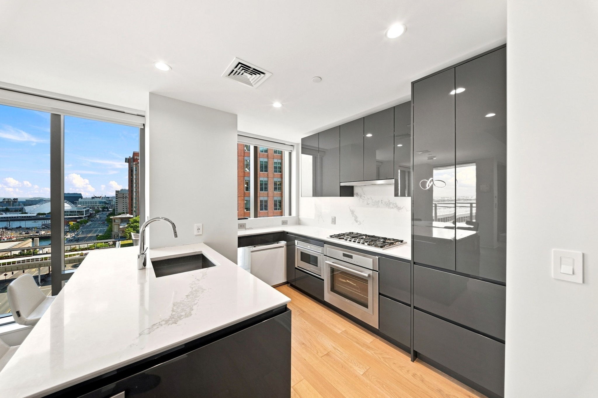 133 Seaport Blvd # 1122 Property Photo 15