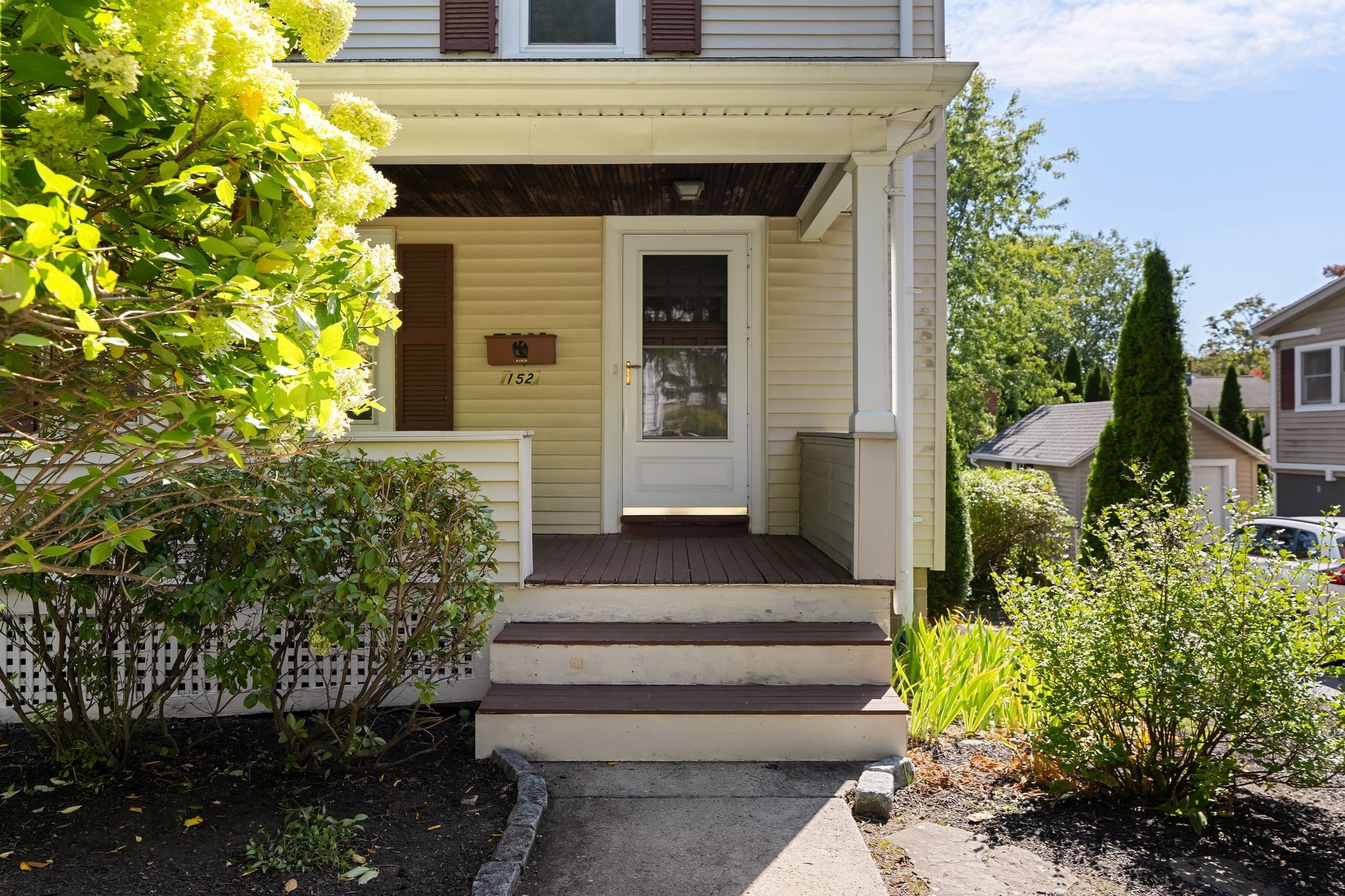 152 Mount Vernon St Property Photo 3
