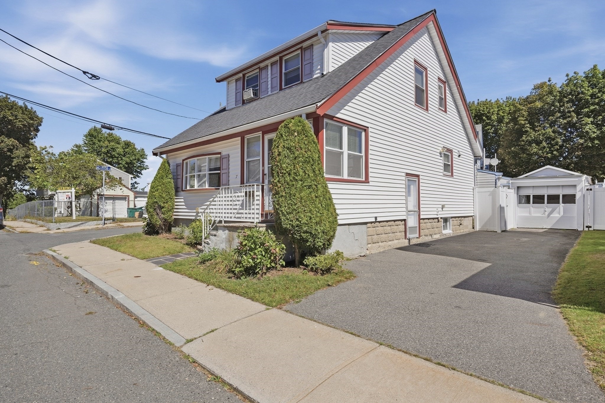 7 Geneva Avenue Property Photo 2