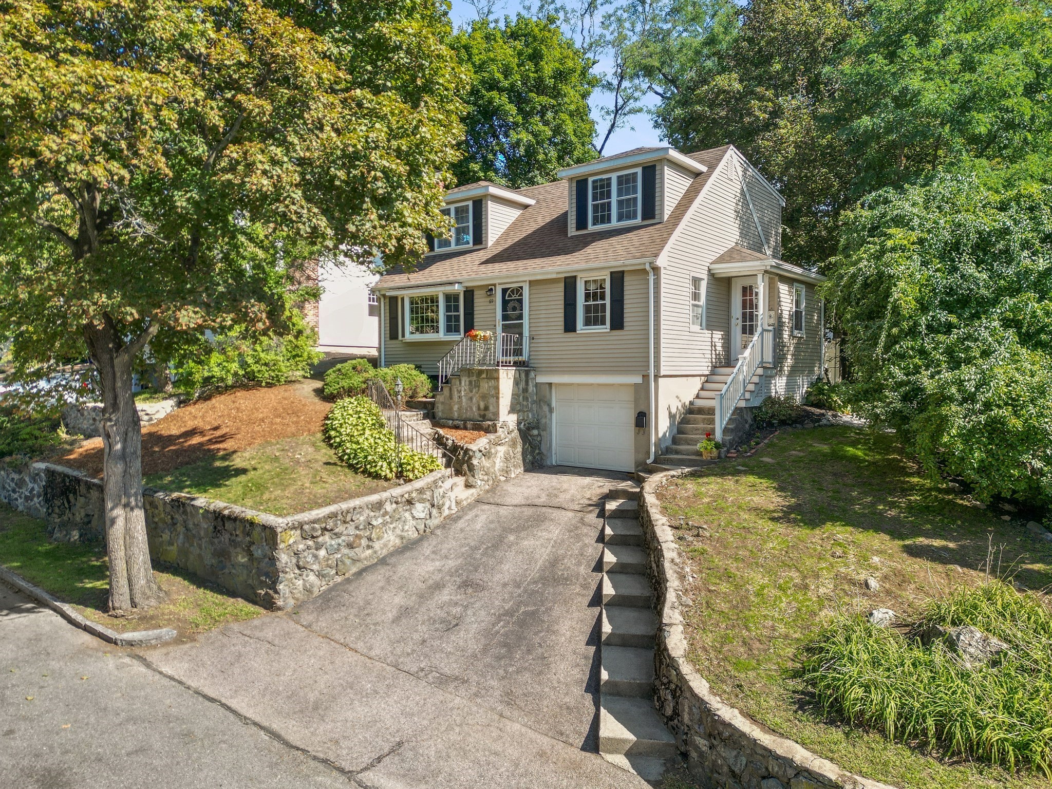 69 Hemlock St Property Photo 2