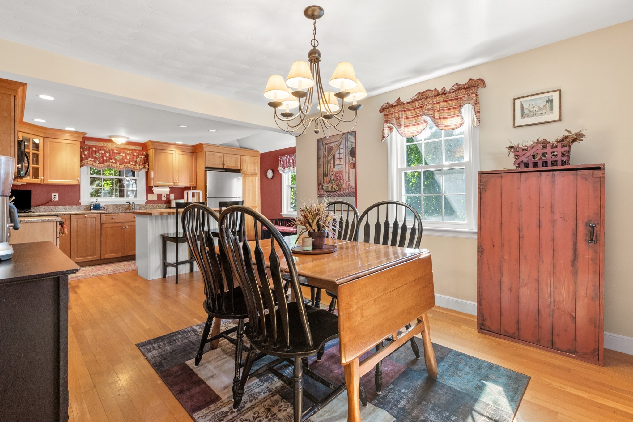 69 Hemlock St Property Photo 4