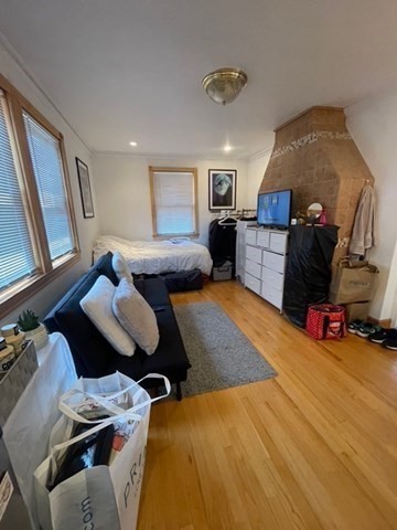 275 Tappan St Property Photo 9