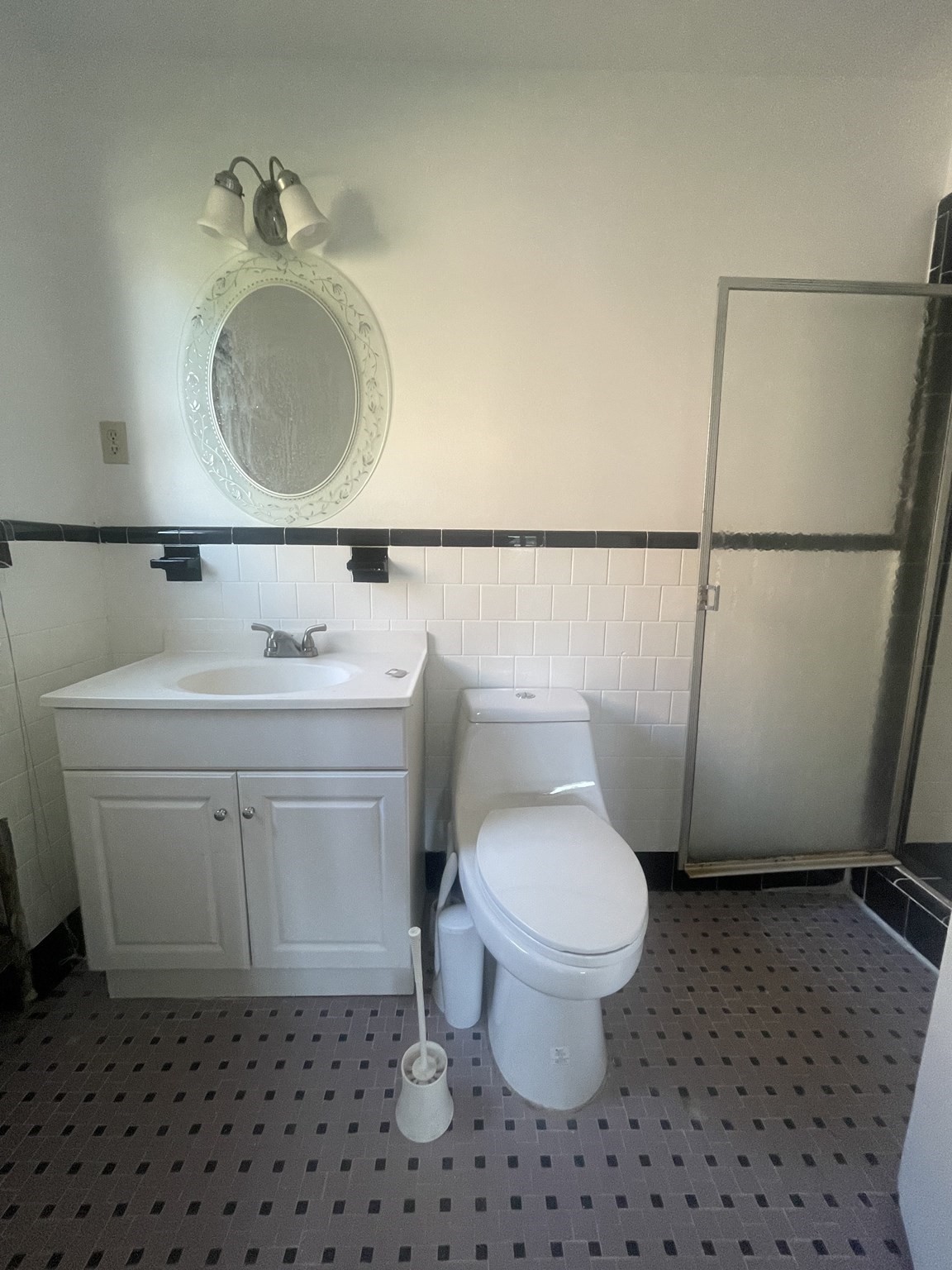 275 Tappan St Property Photo 13