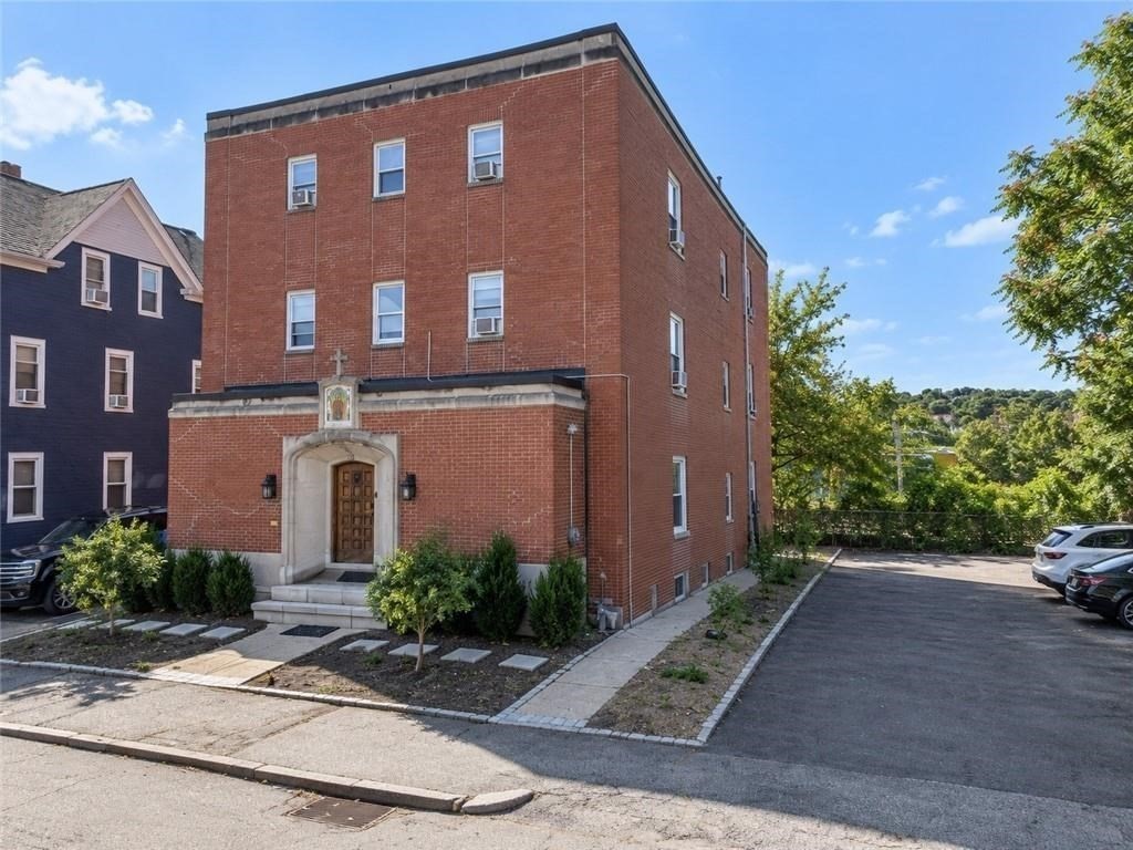 67 Ridge St Property Photo 1