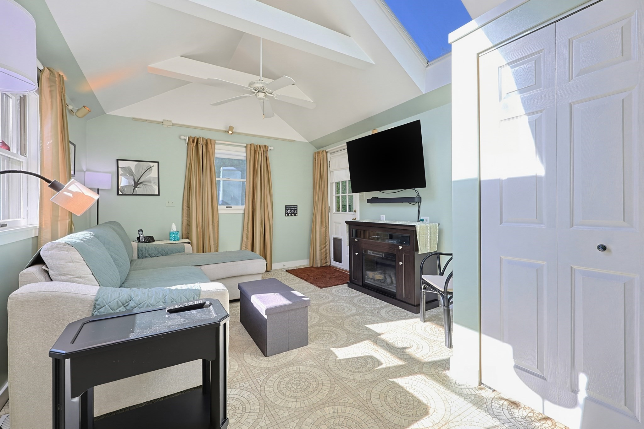 136 East Street Property Photo 4