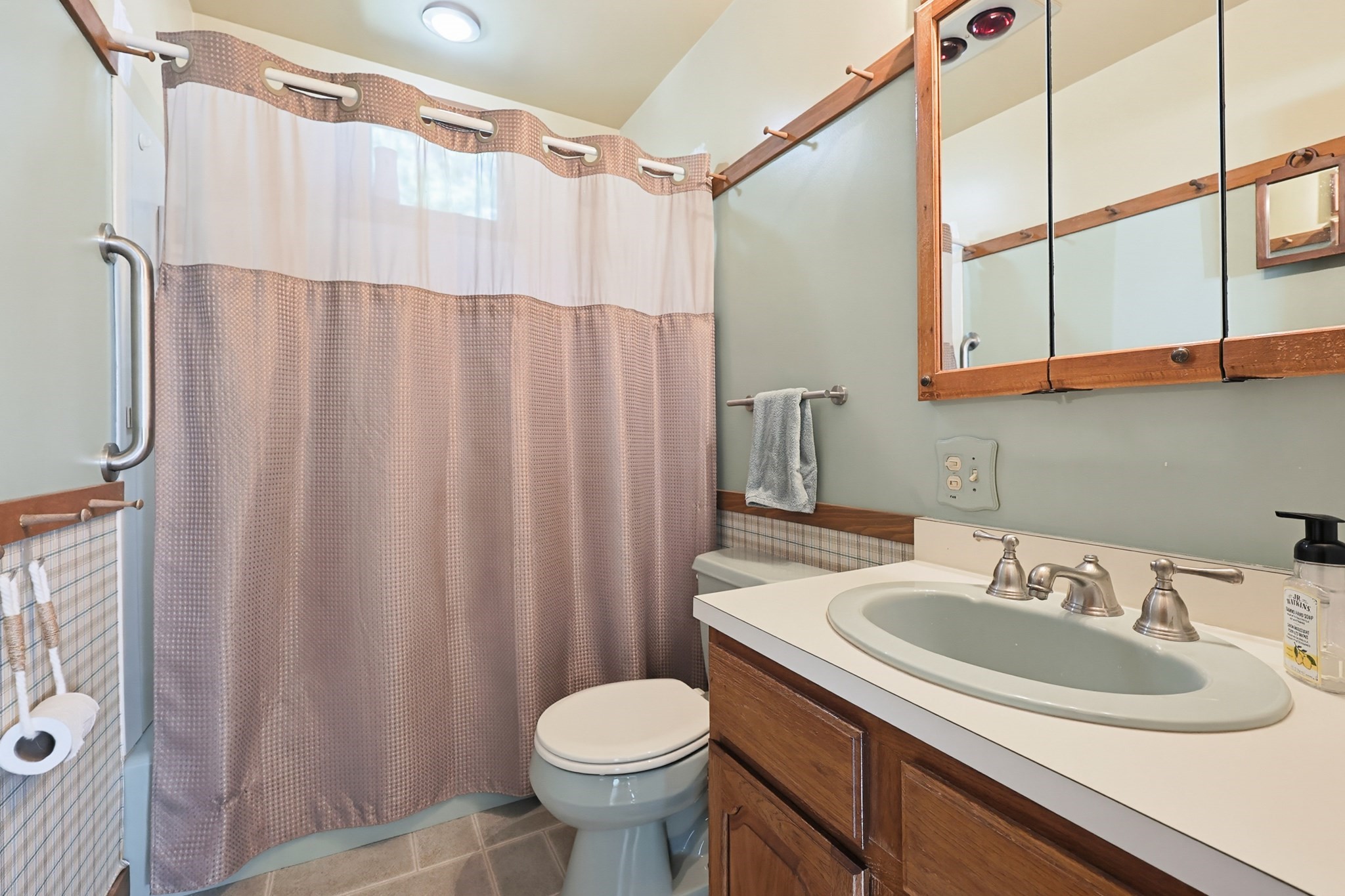 136 East Street Property Photo 8