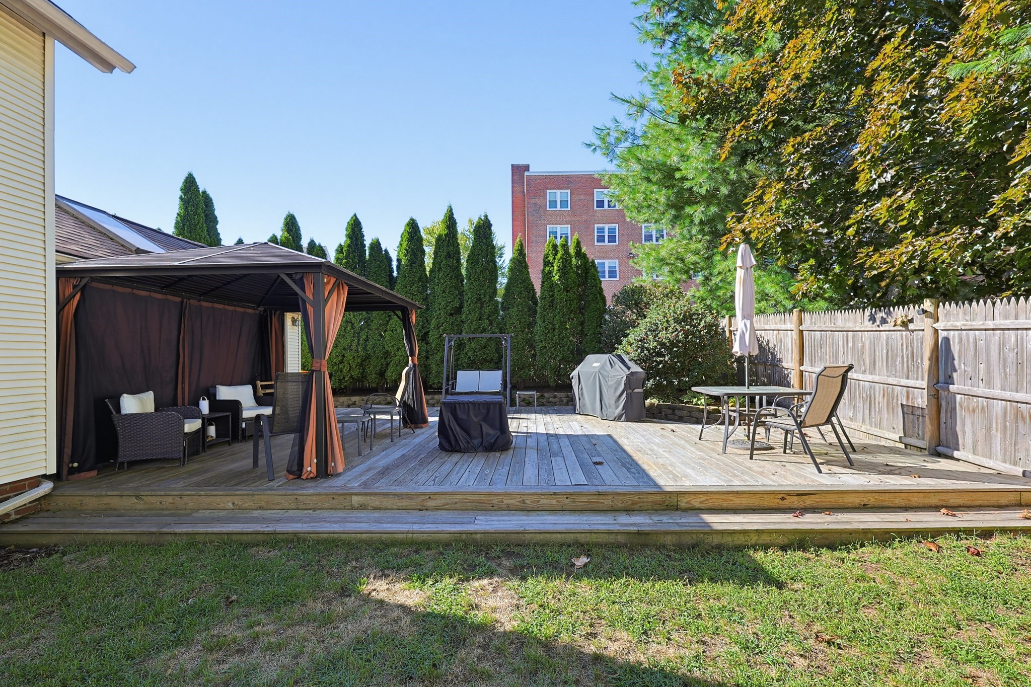 136 East Street Property Photo 31