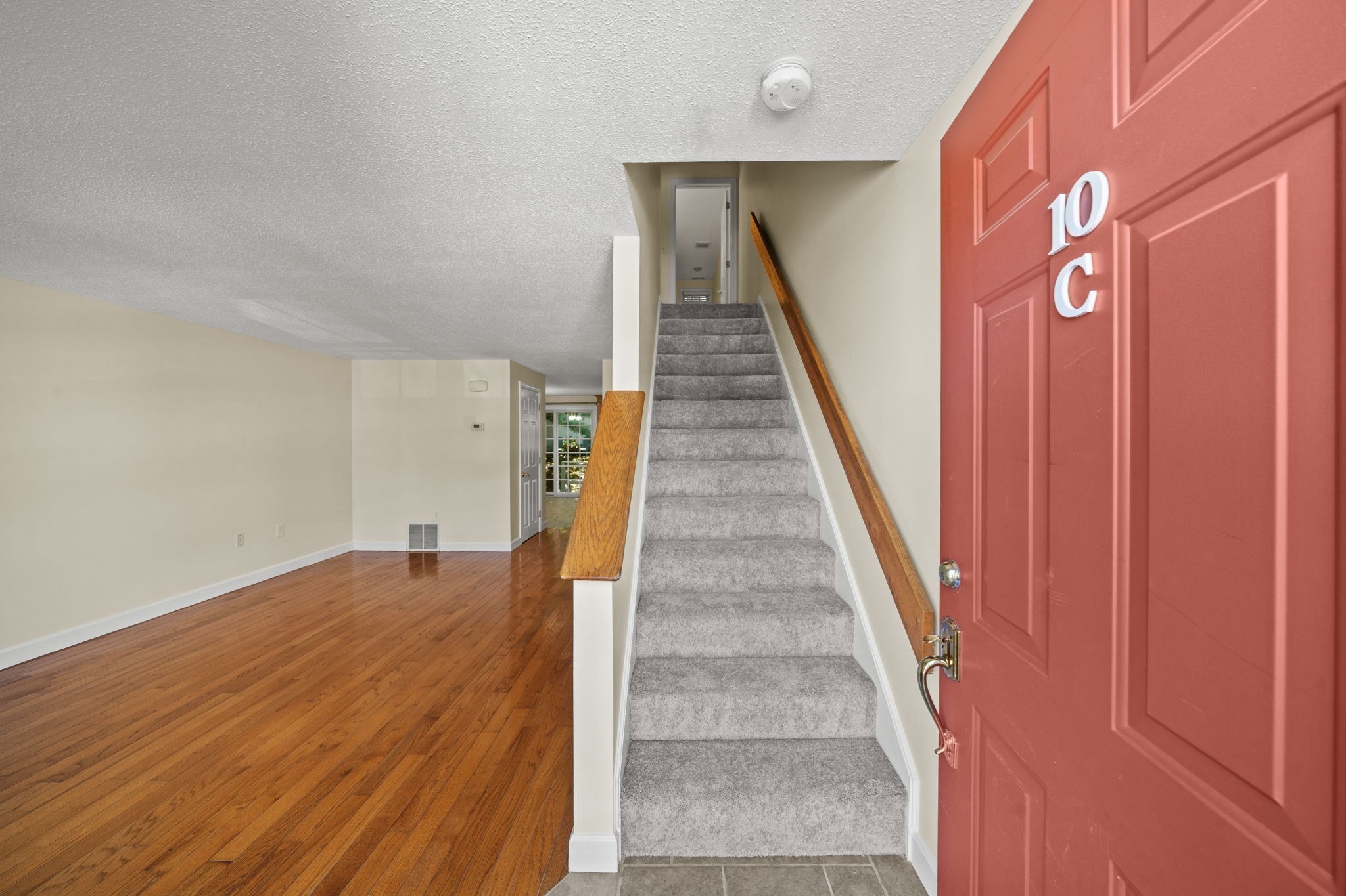 10 Oliver # C Property Photo 7