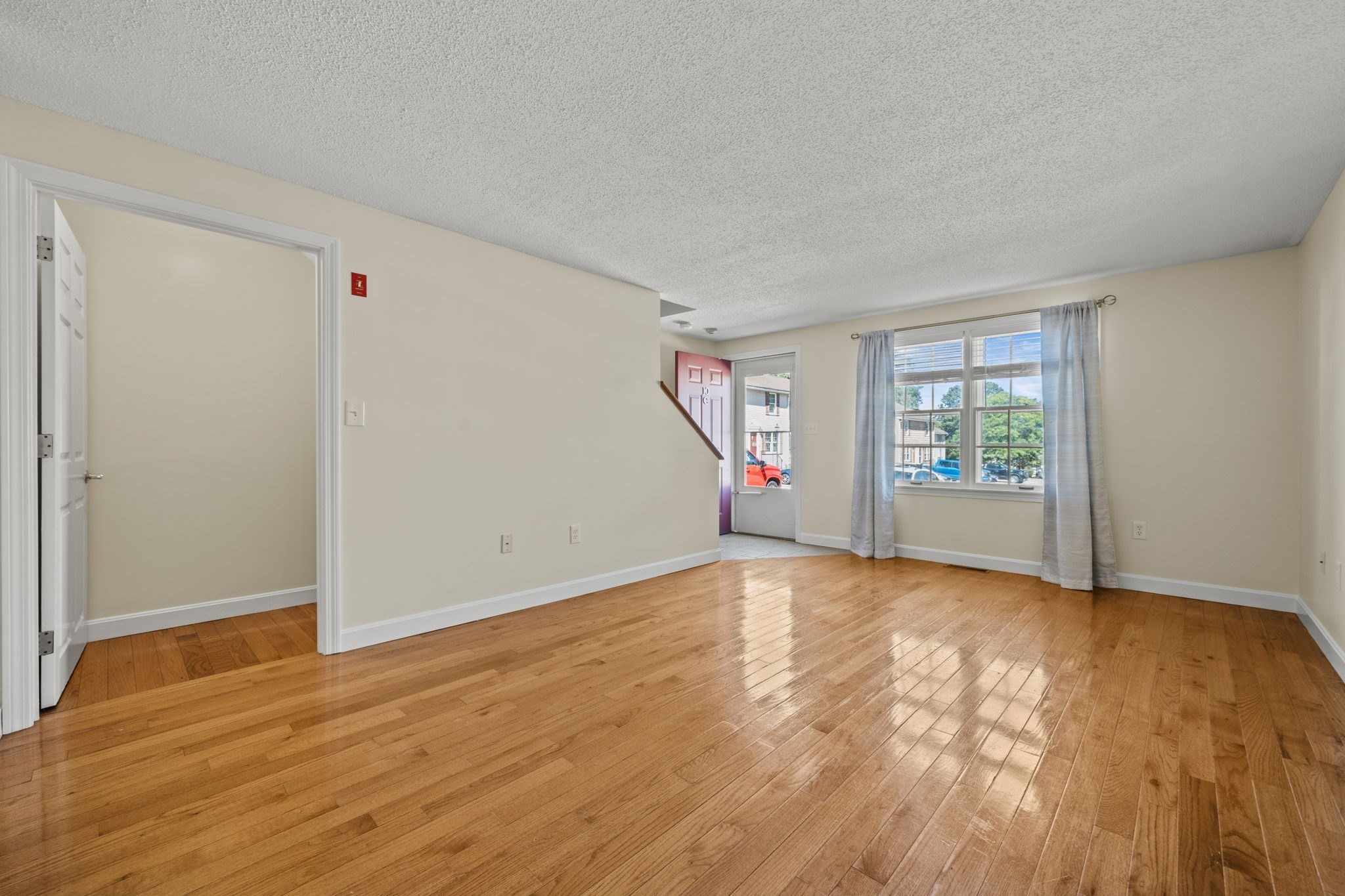 10 Oliver # C Property Photo 8