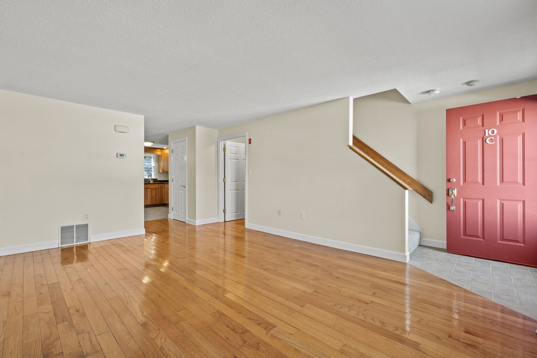 10 Oliver # C Property Photo 9