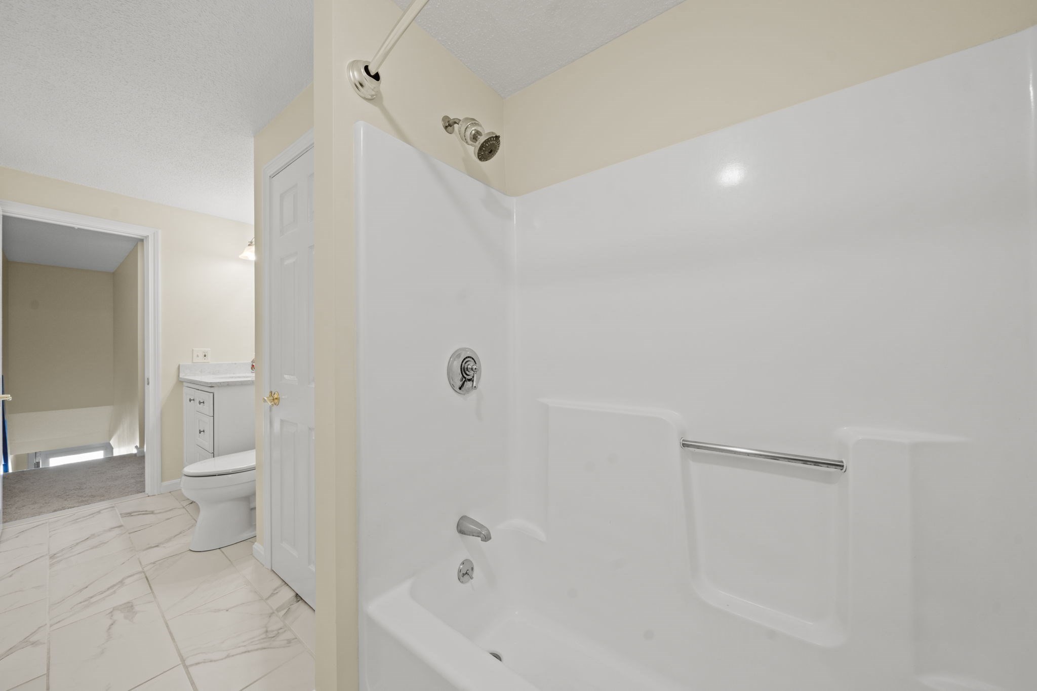 10 Oliver # C Property Photo 12