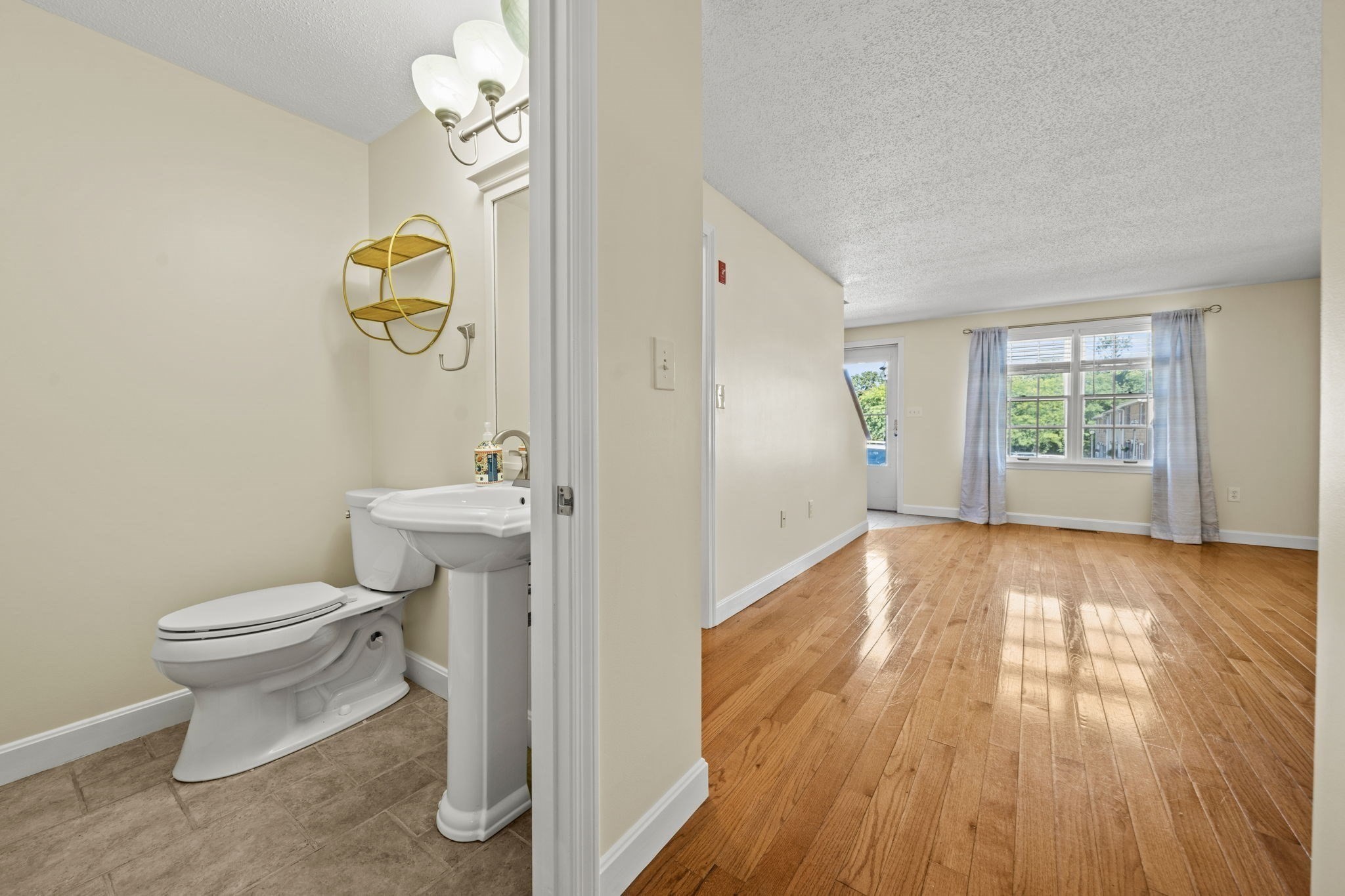 10 Oliver # C Property Photo 18