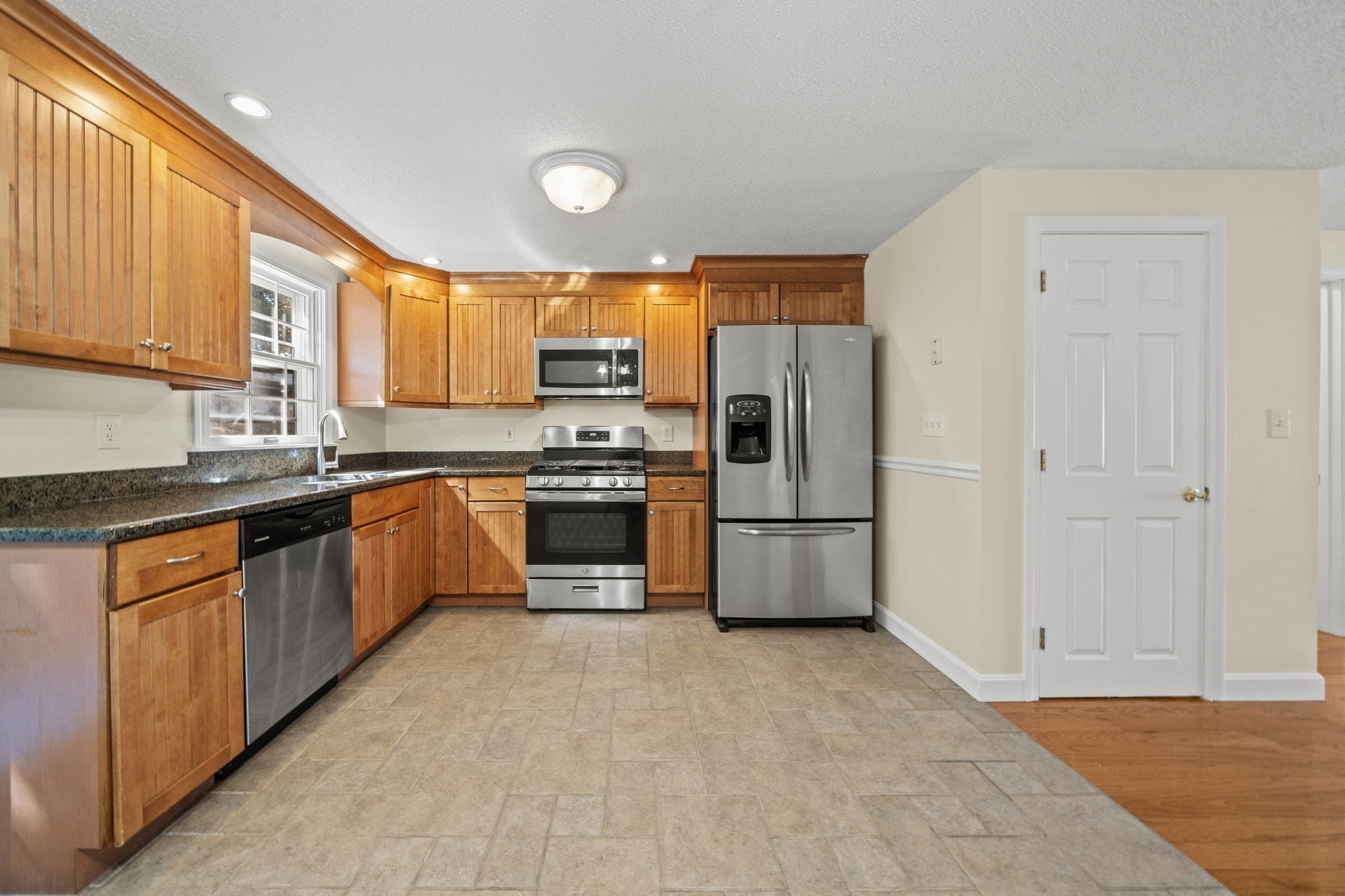 10 Oliver # C Property Photo 19