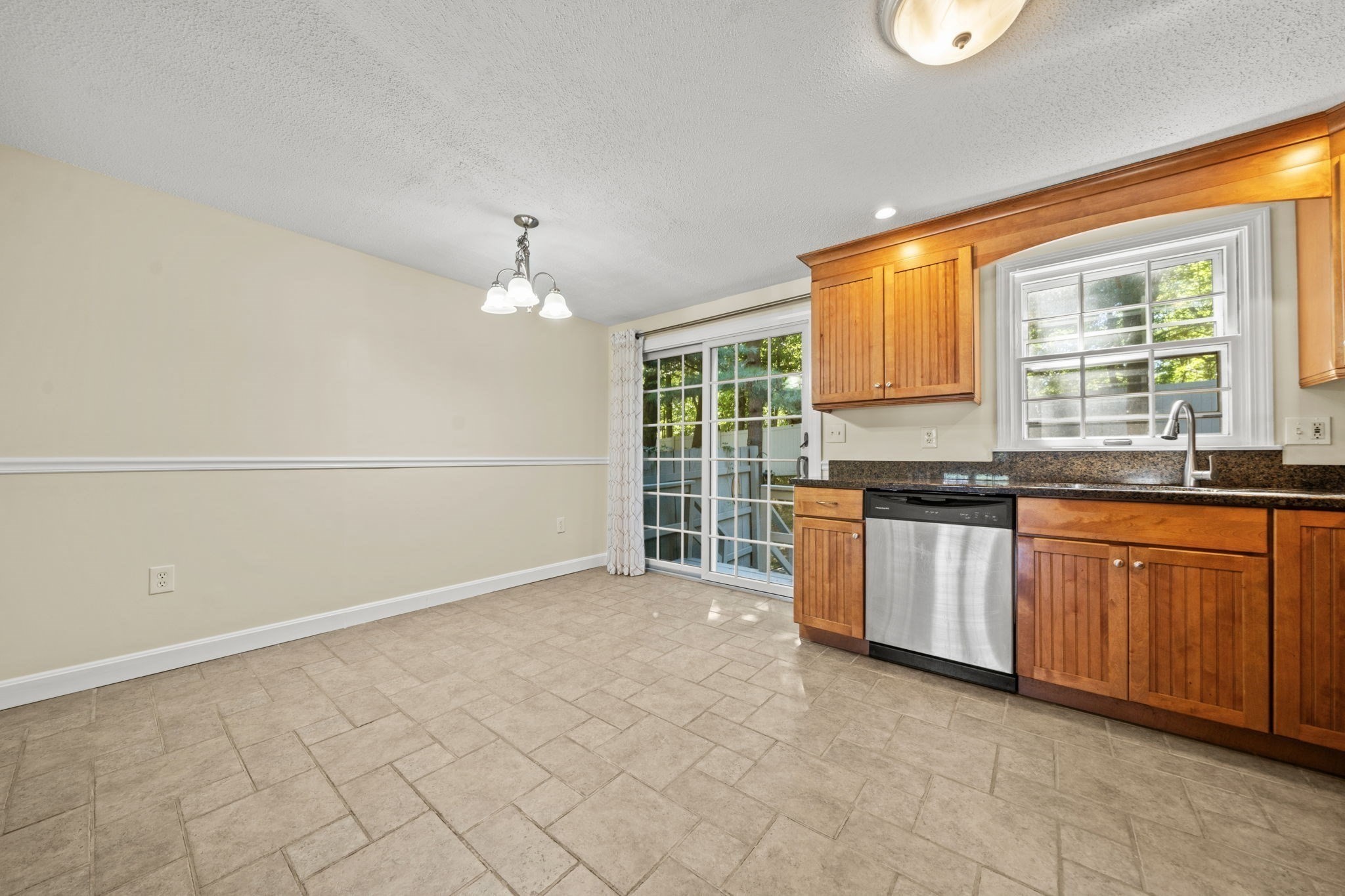 10 Oliver # C Property Photo 22