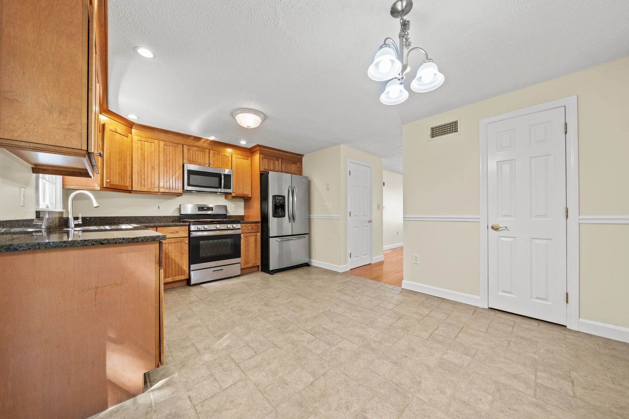 10 Oliver # C Property Photo 23