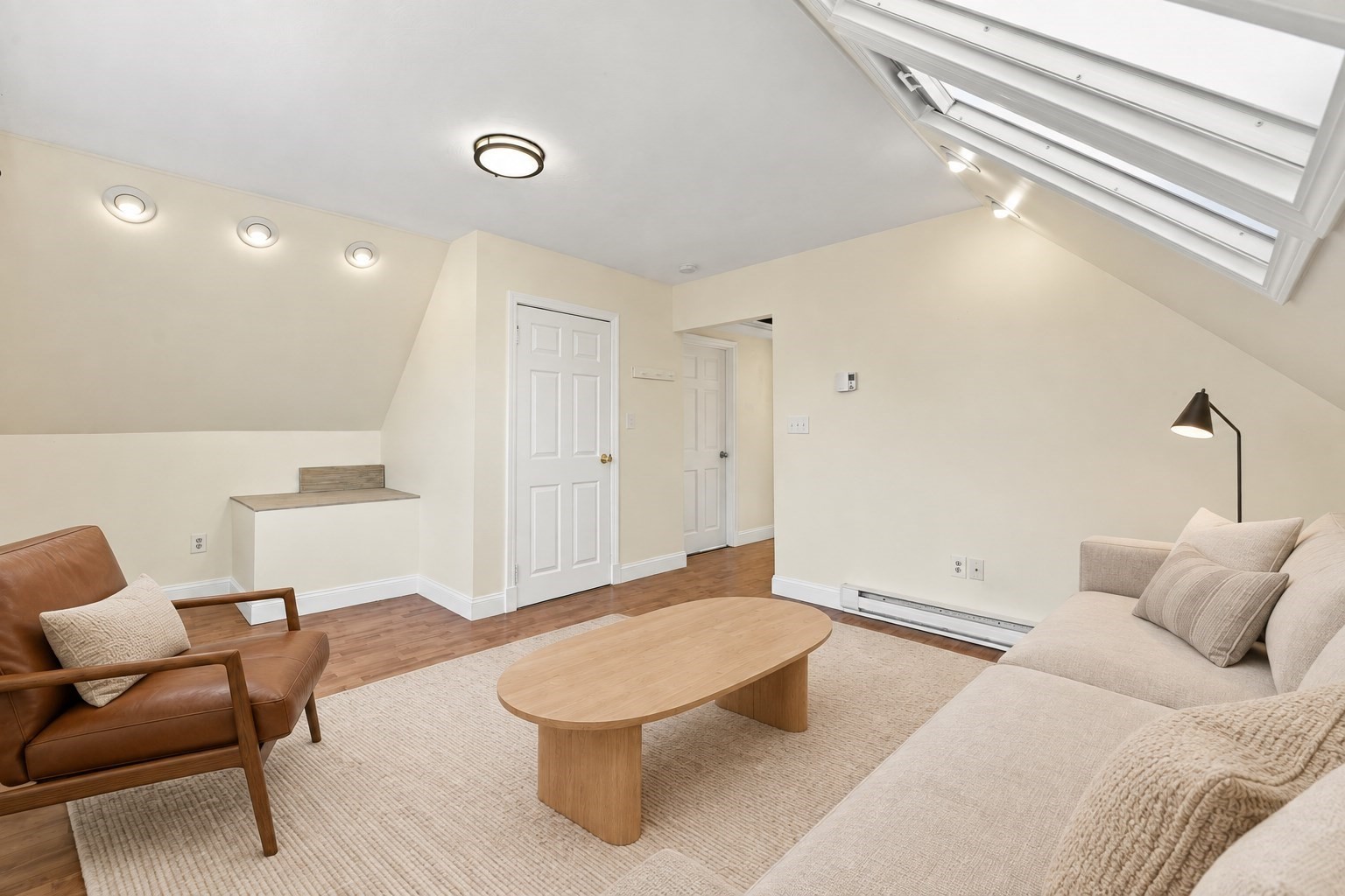 51 Albion St # B Property Photo 2
