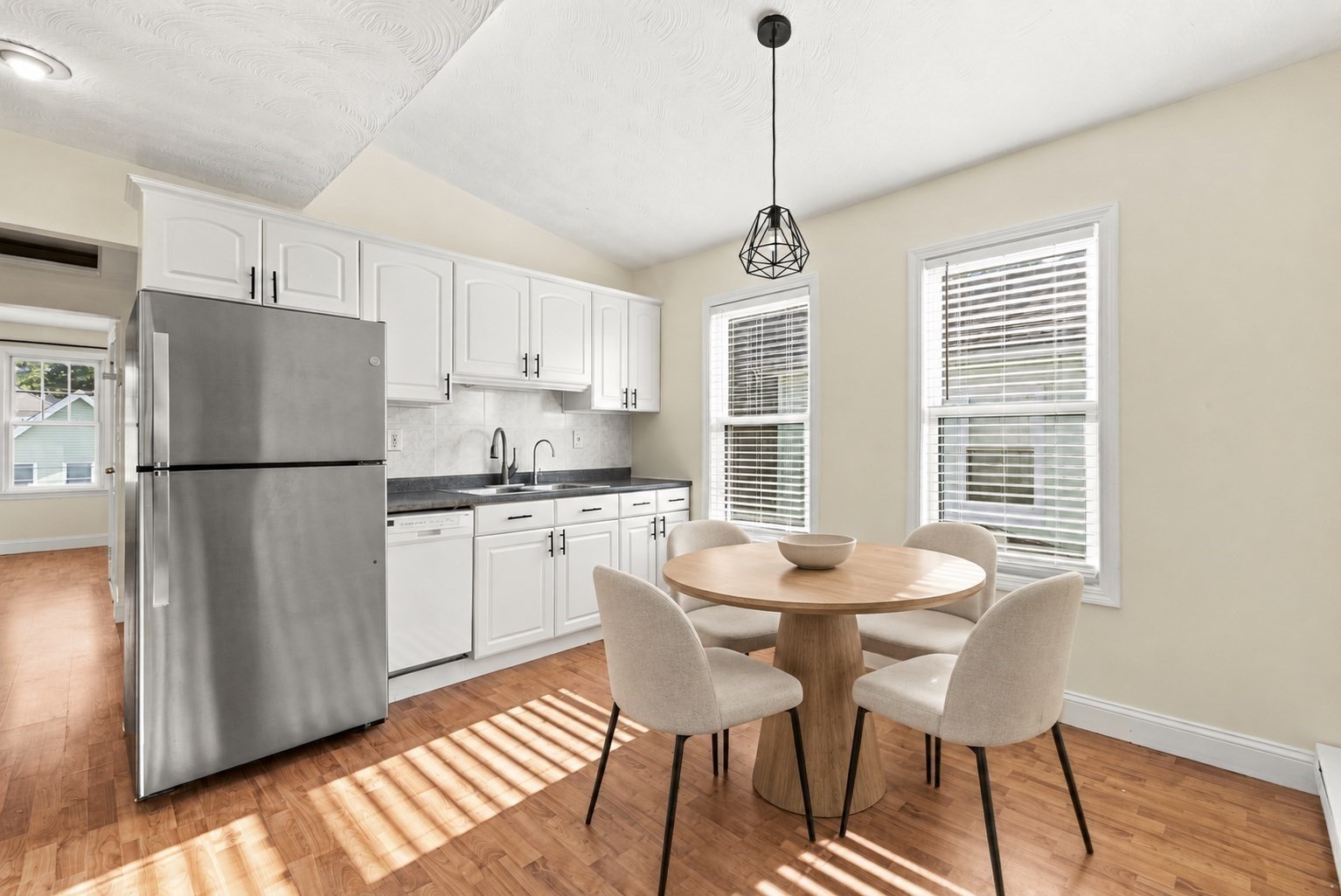 51 Albion St # B Property Photo 4