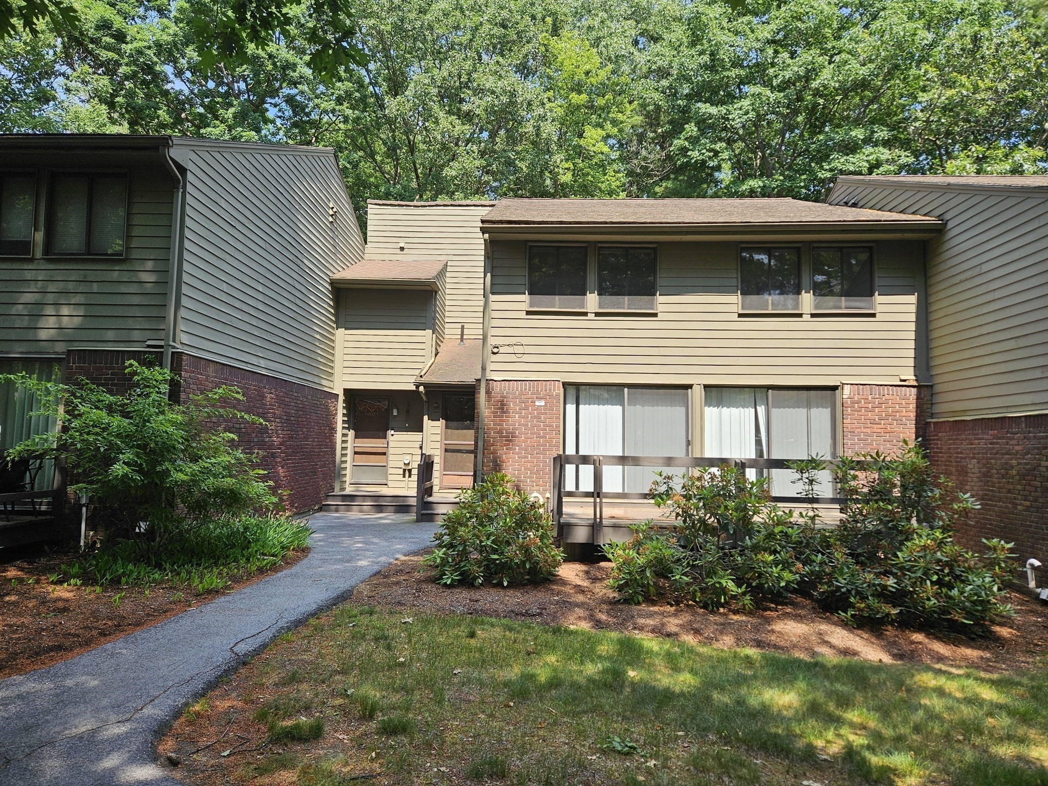 604 Old Stone Brook # 4 Property Photo 1