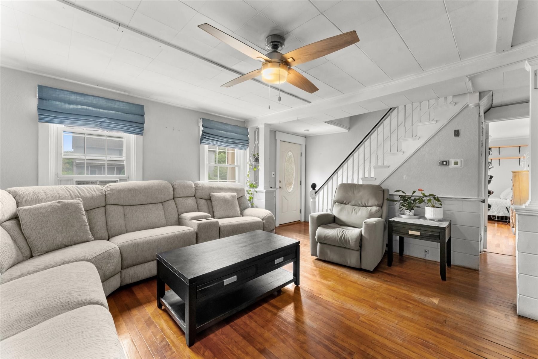 191 Pleasant St Property Photo 3