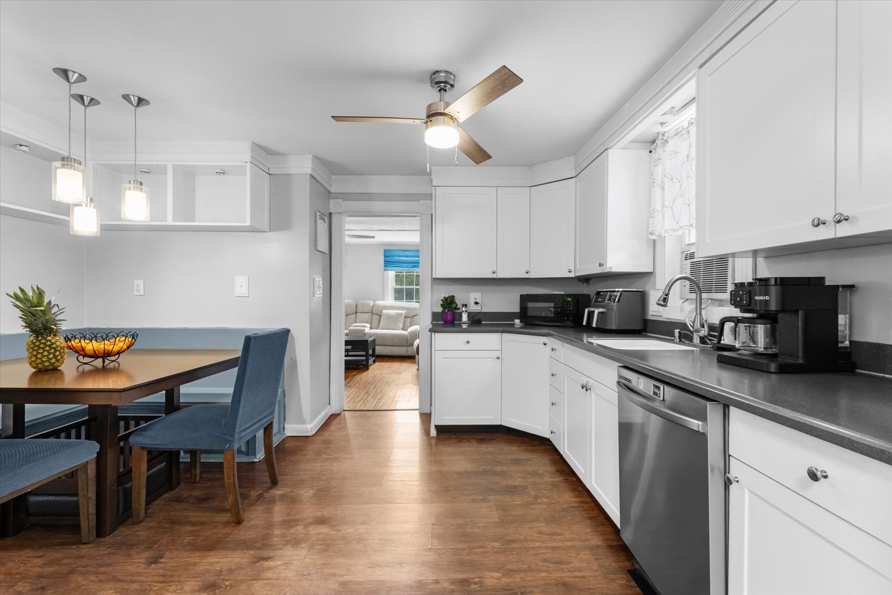 191 Pleasant St Property Photo 4