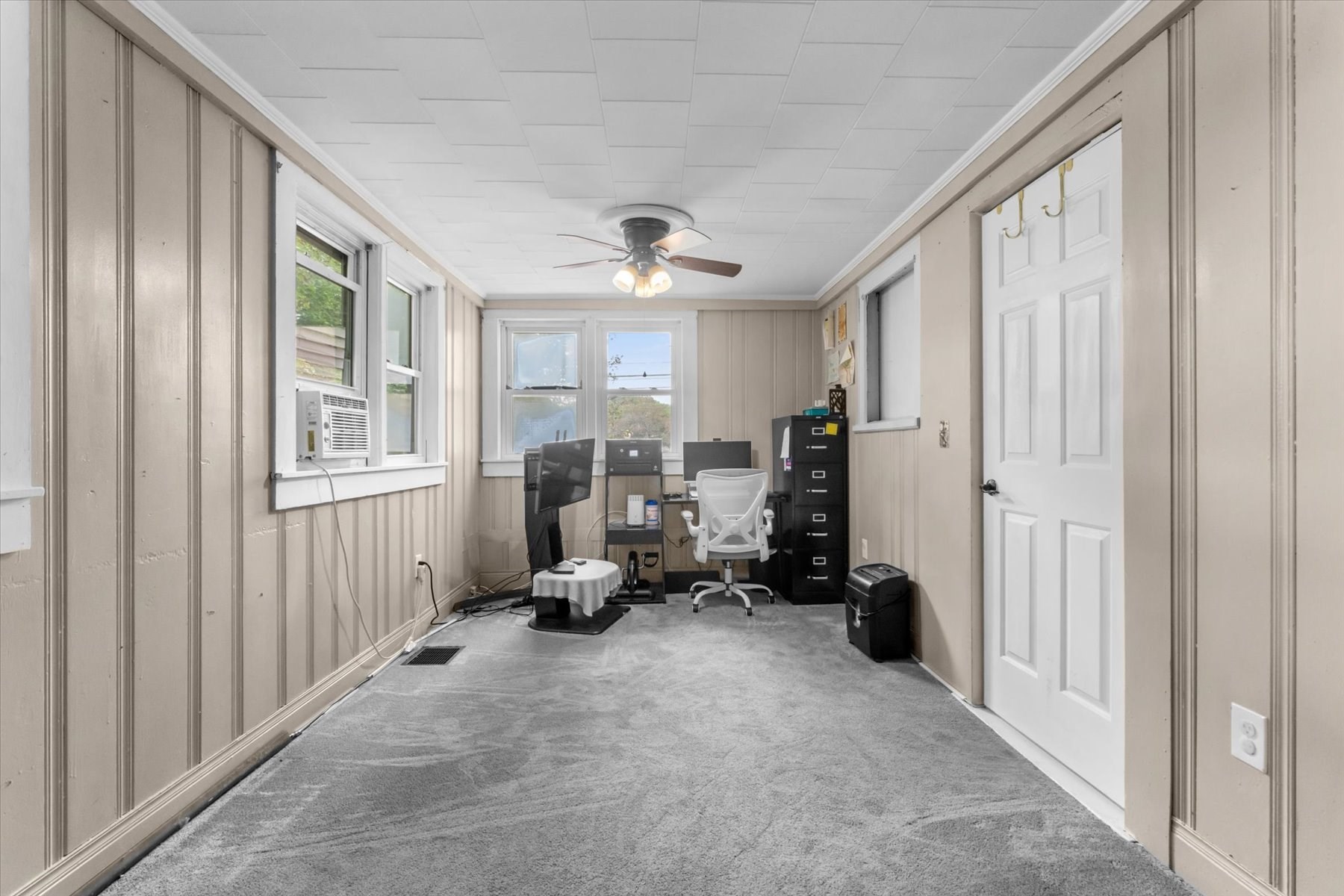 191 Pleasant St Property Photo 10