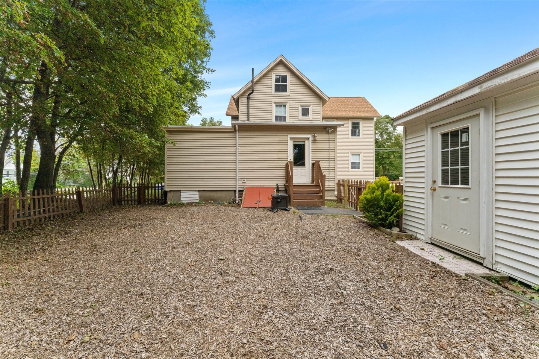 191 Pleasant St Property Photo 19