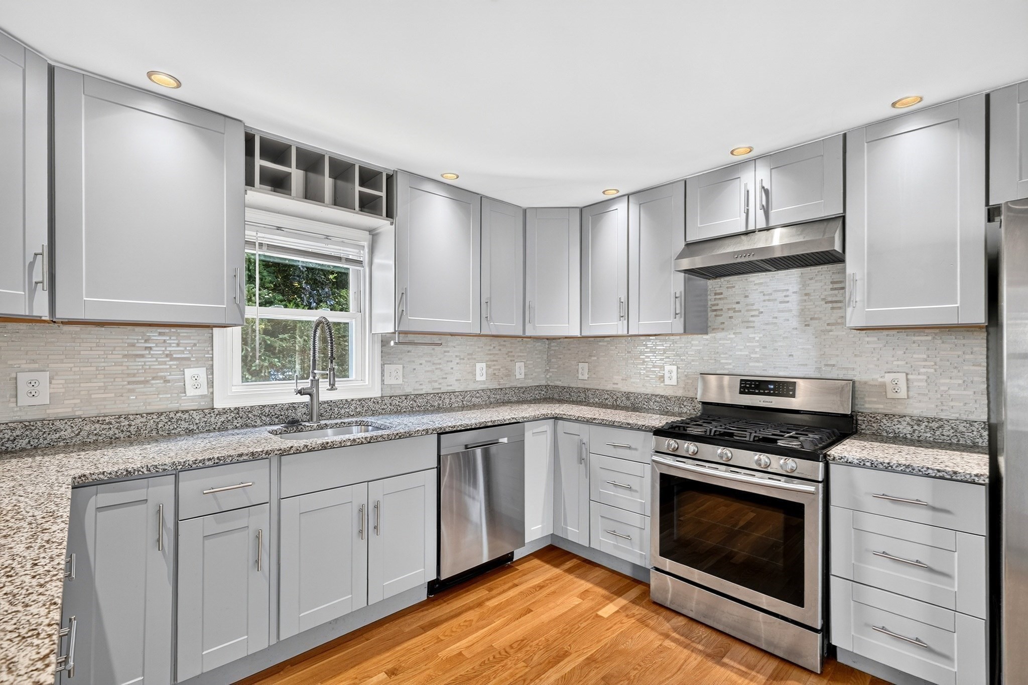 136 W Squantum St. Property Photo 4