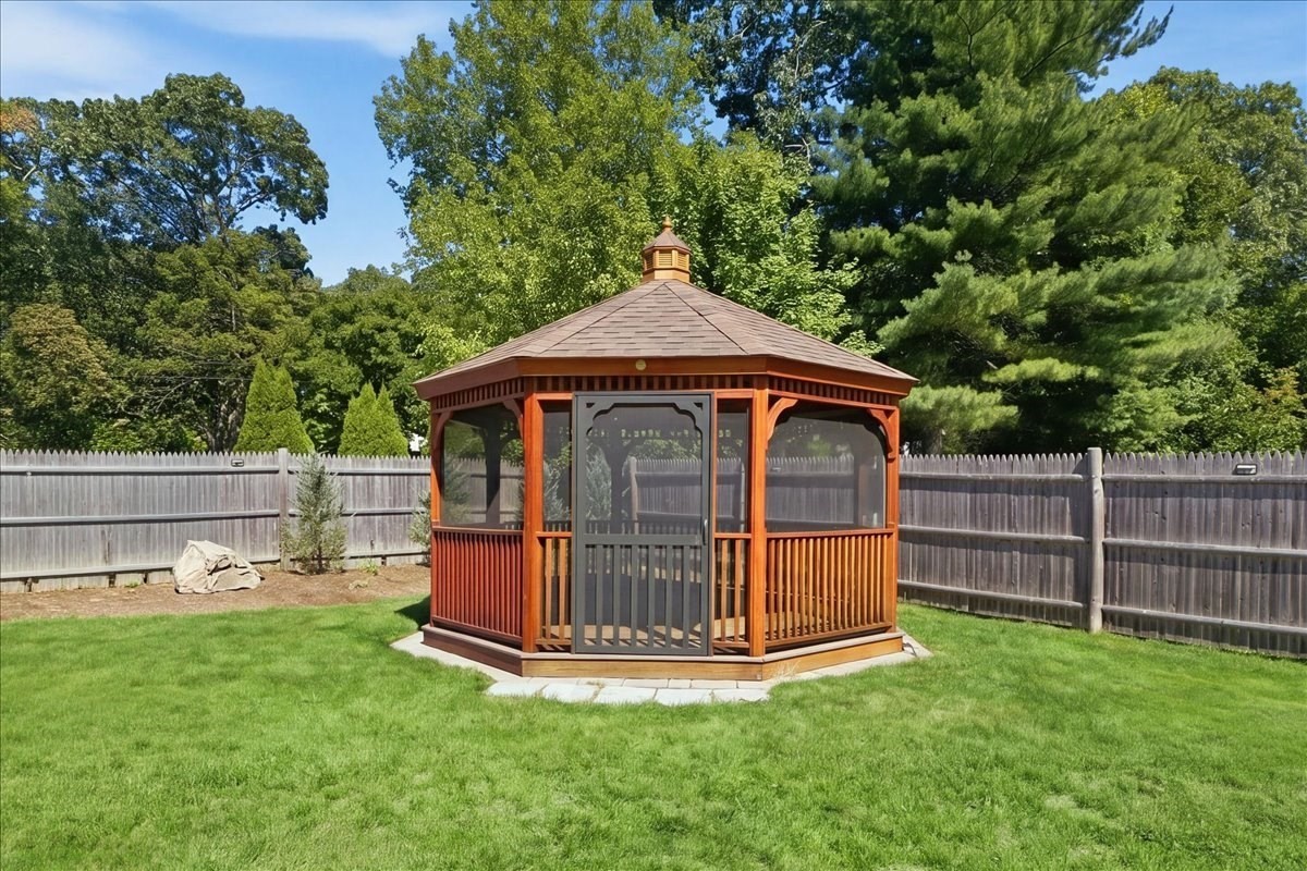 37 Brook Property Photo 35