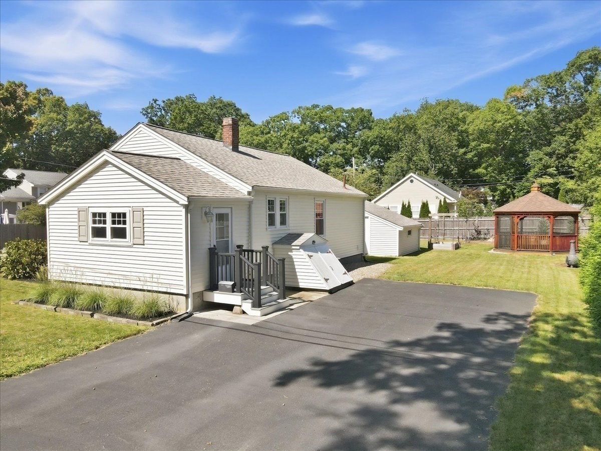 37 Brook Property Photo 36