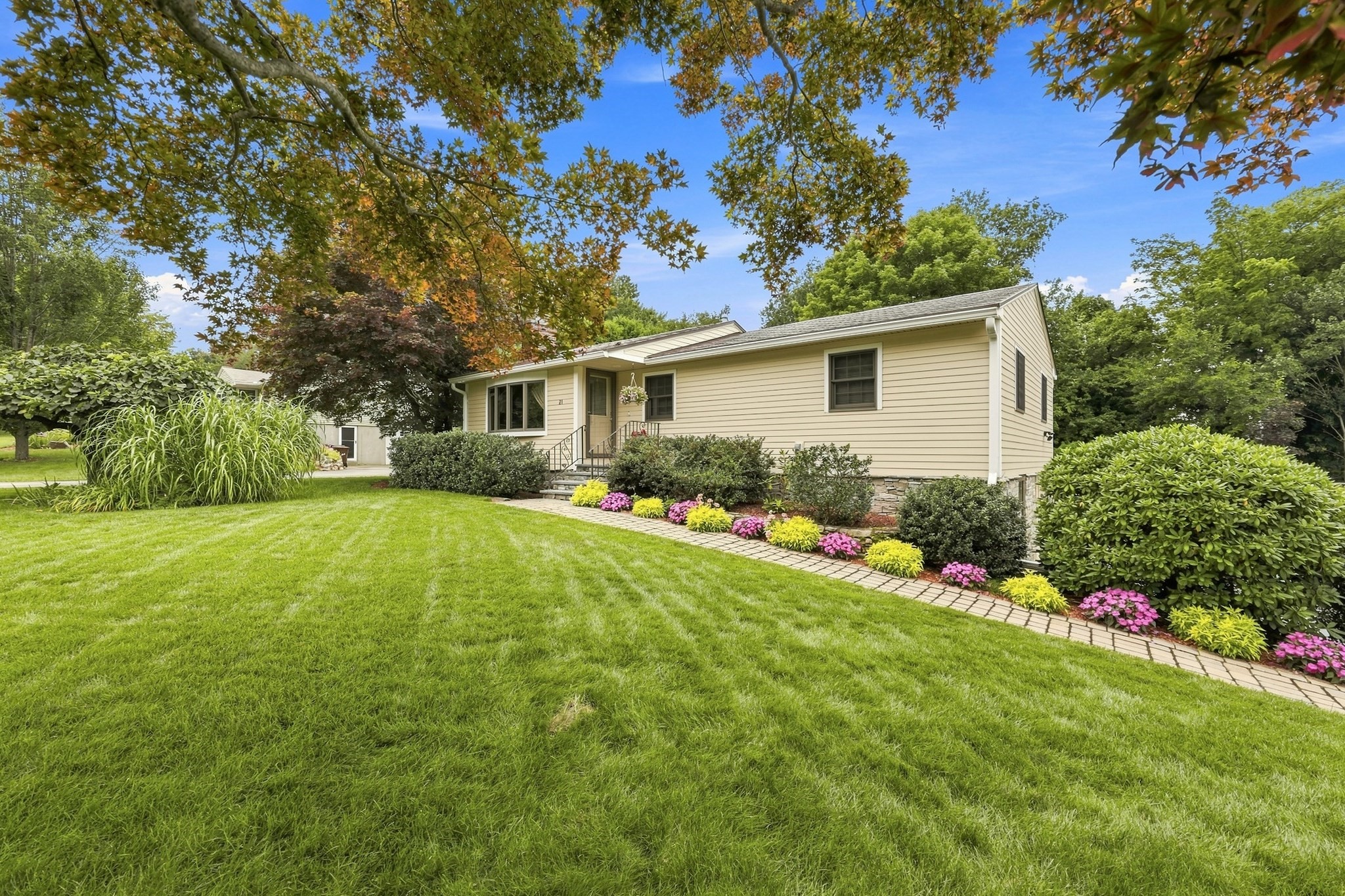 21 Old Meetinghouse Rd Property Photo 1