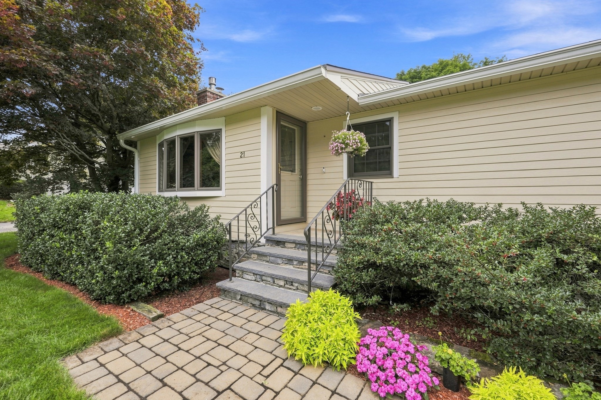 21 Old Meetinghouse Rd Property Photo 2