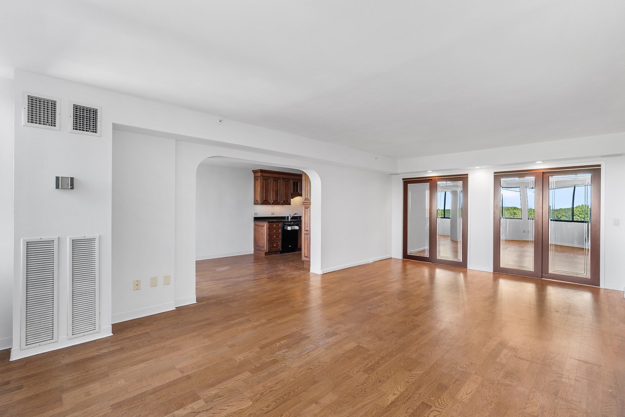 250 Hammond Pond Pkwy # 1006n Property Photo 2