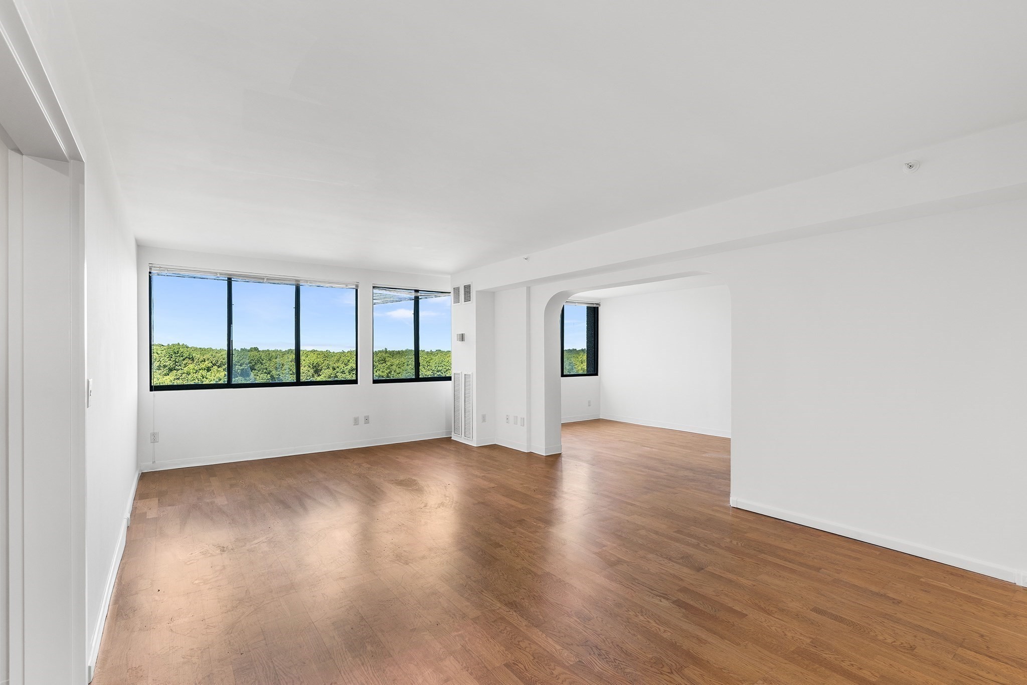 250 Hammond Pond Pkwy # 1006n Property Photo 9