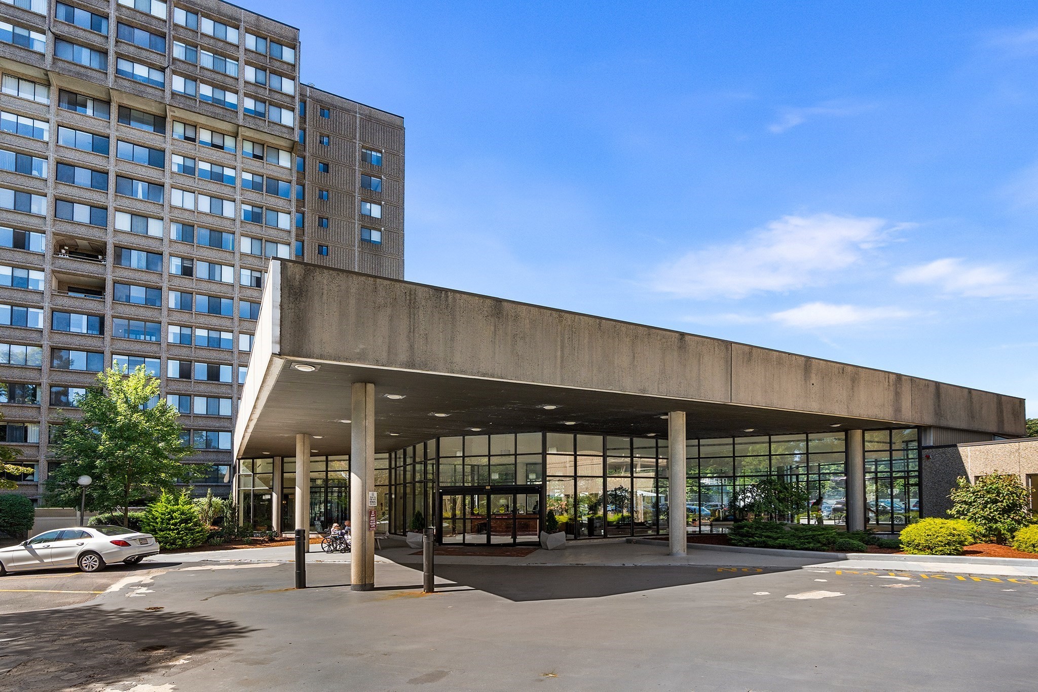250 Hammond Pond Pkwy # 1006n Property Photo 37