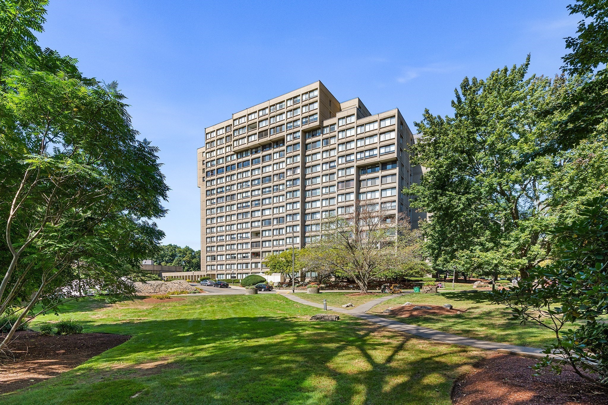 250 Hammond Pond Pkwy # 1006n Property Photo 39