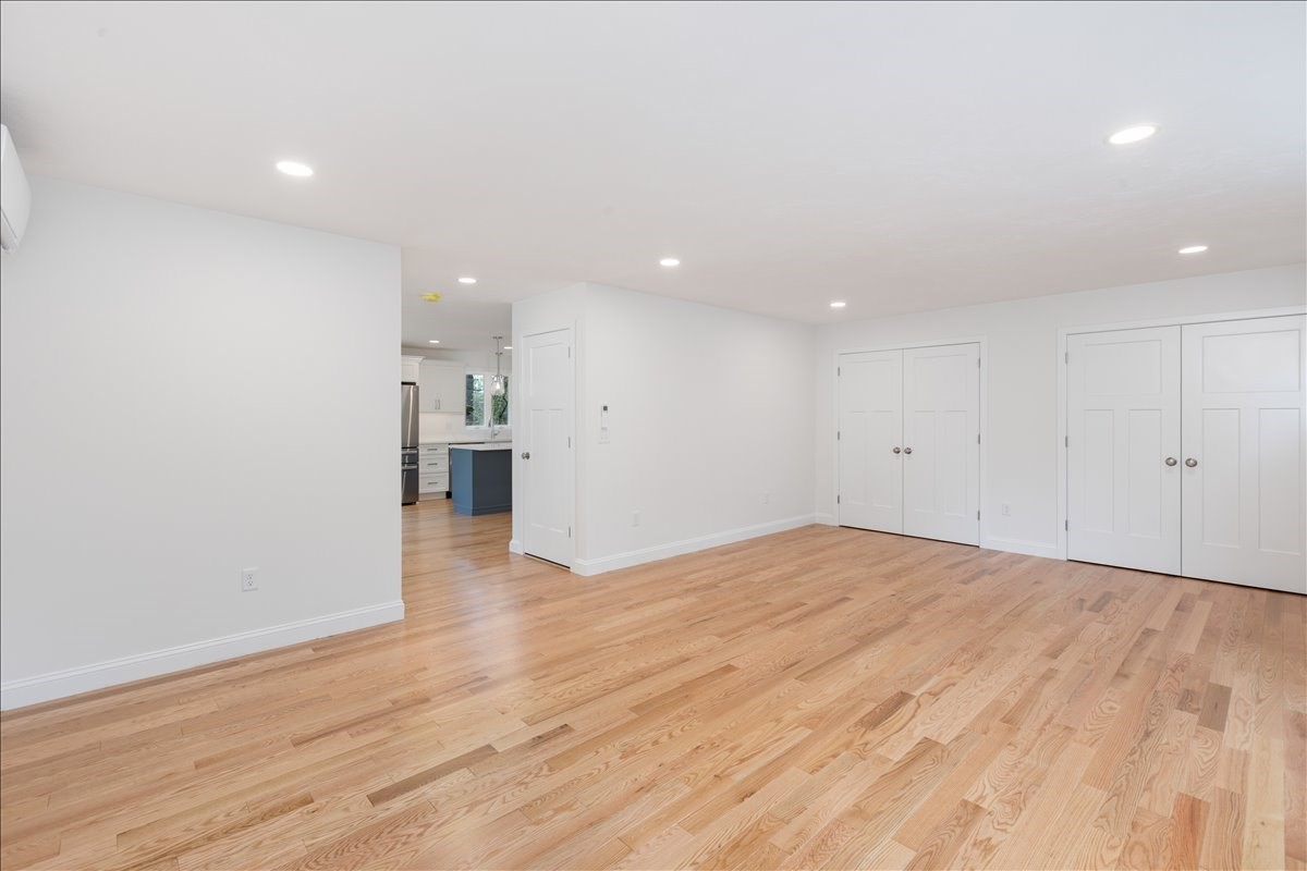 1152 Bridge St Property Photo 5
