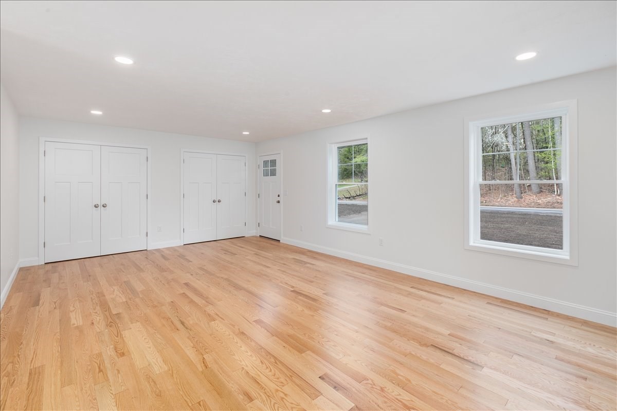 1152 Bridge St Property Photo 6