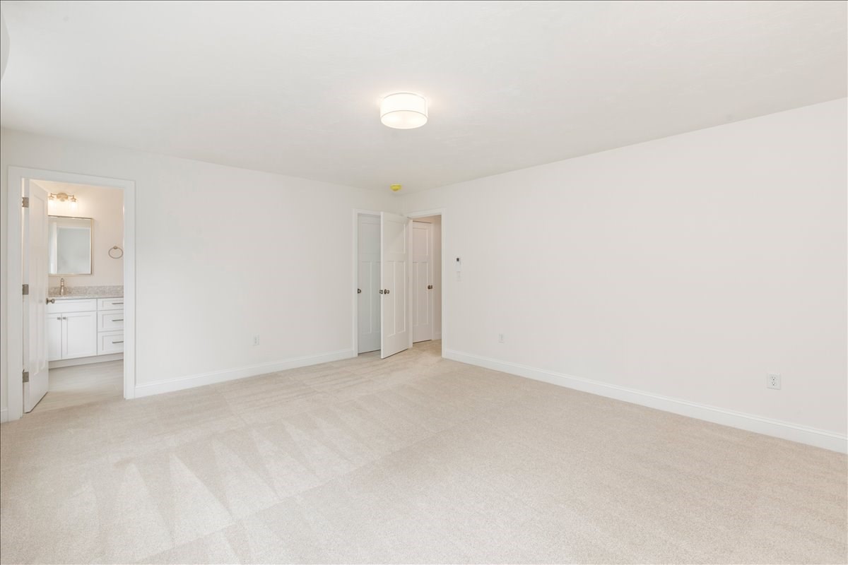 1152 Bridge St Property Photo 21