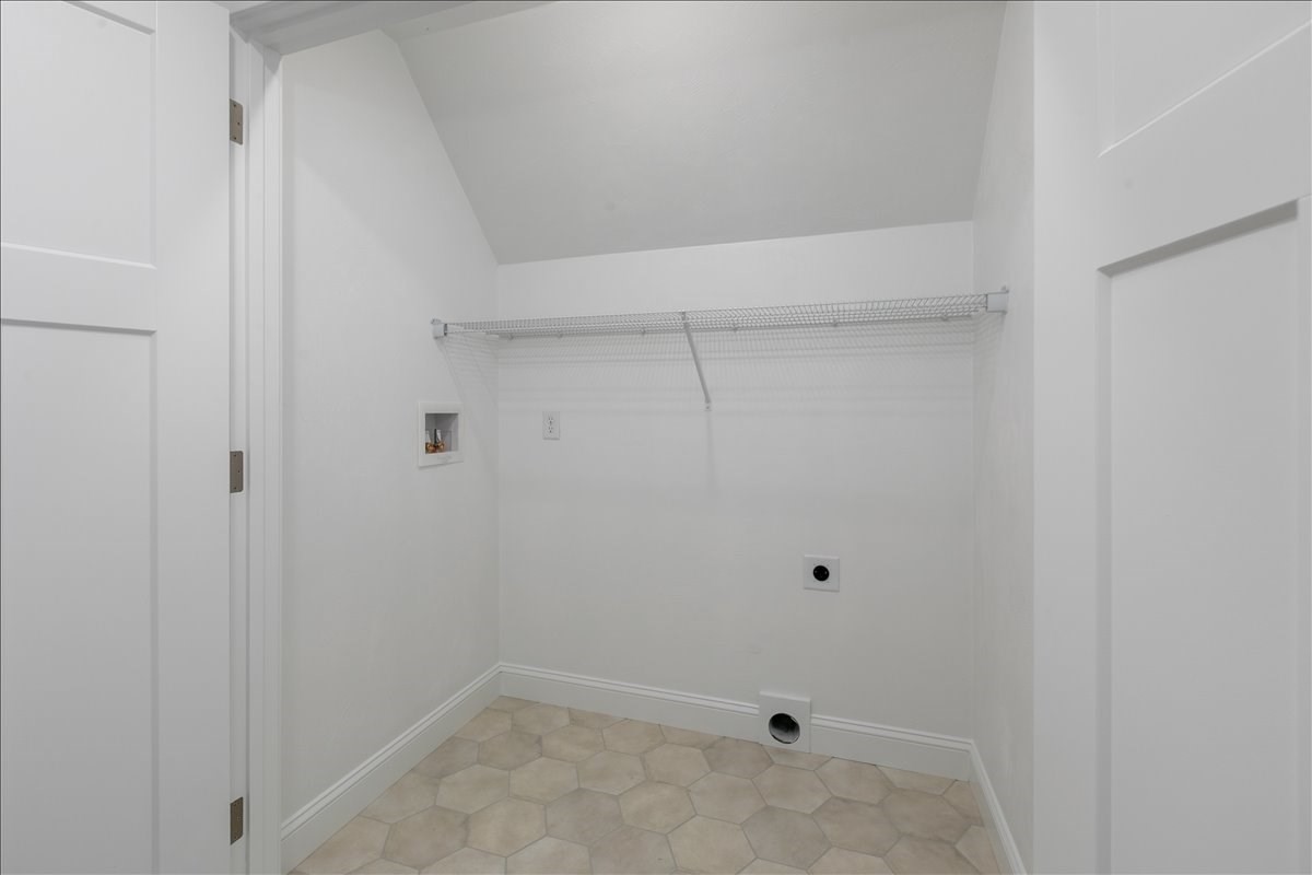1152 Bridge St Property Photo 32