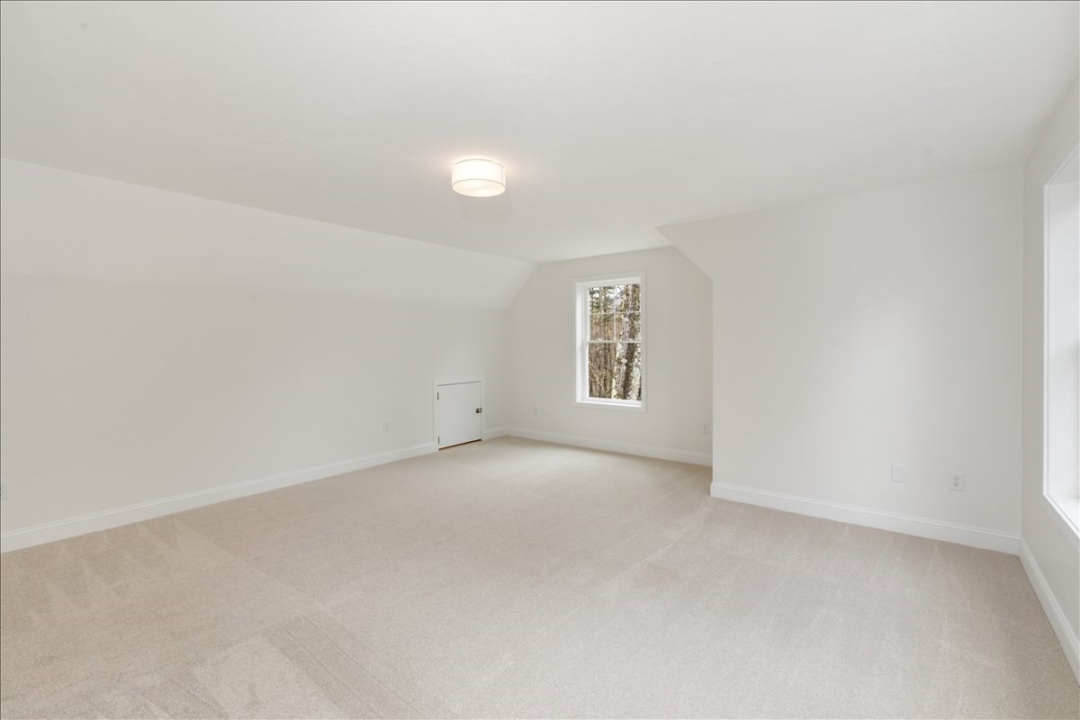 1152 Bridge St Property Photo 35